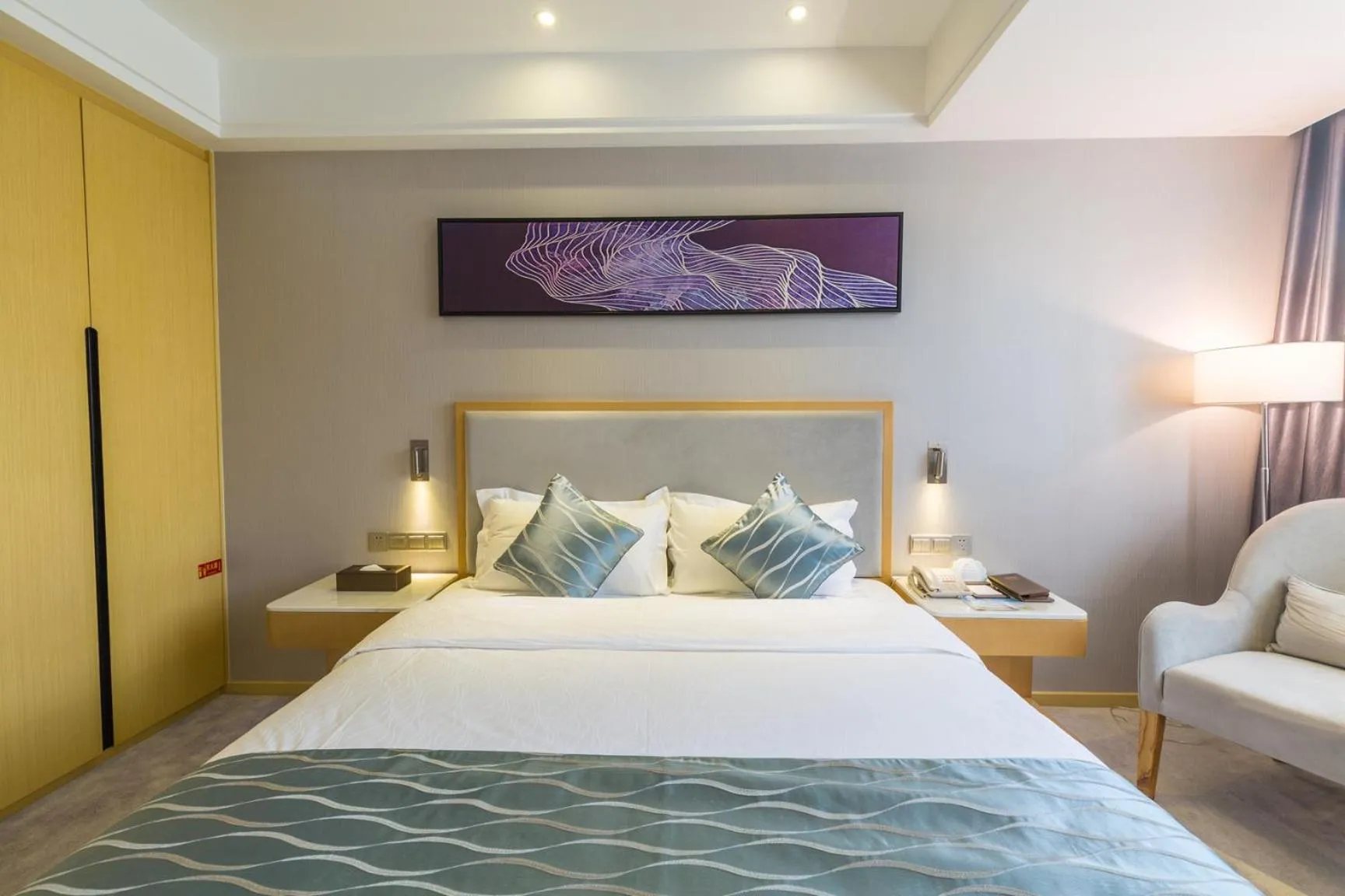 Bed in Guangzhou Seaman Hotel-Line 2 JiangNanXi Station