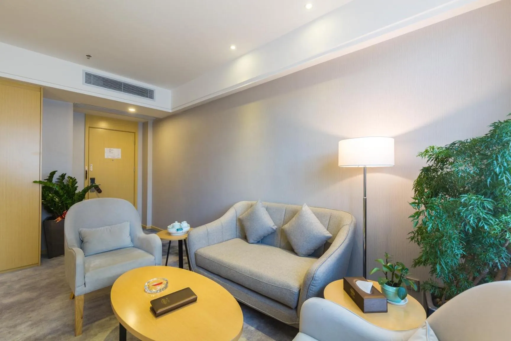 Living room in Guangzhou Seaman Hotel-Line 2 JiangNanXi Station