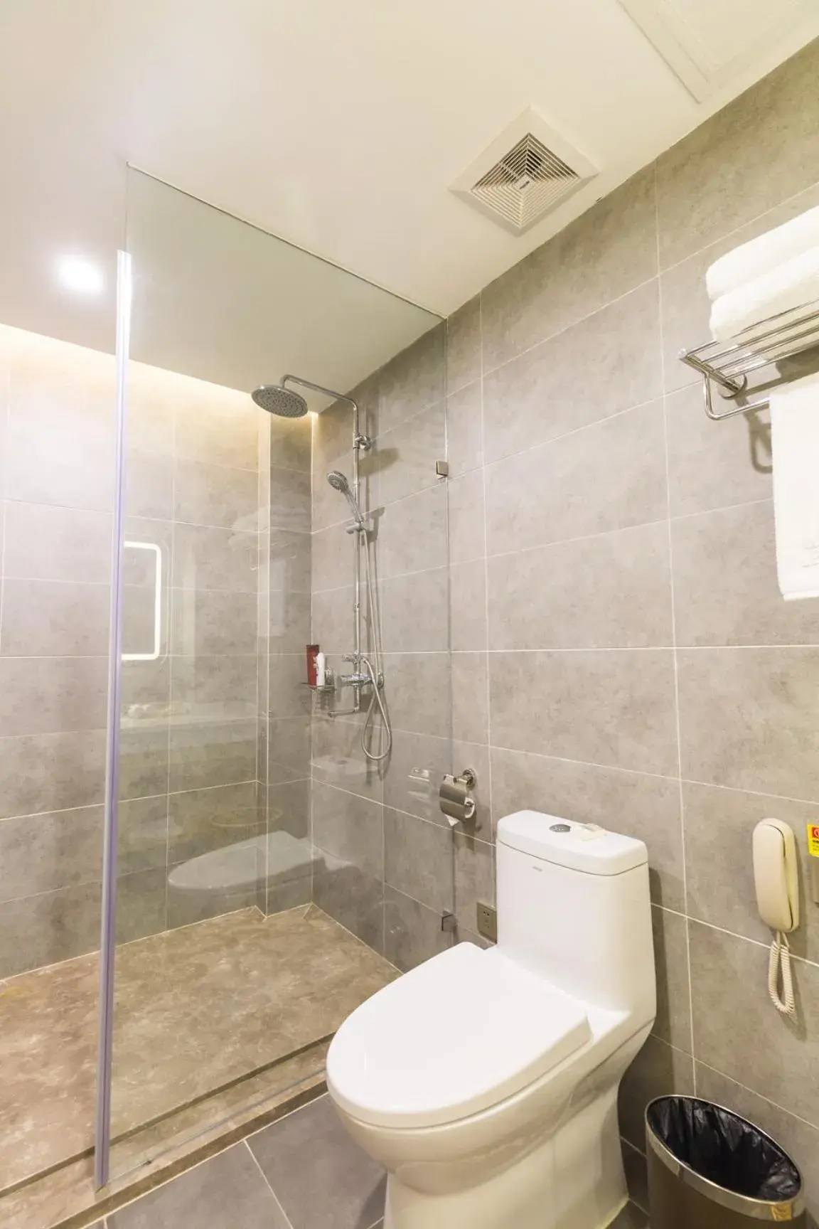 Bathroom in Guangzhou Seaman Hotel Bathroom in Guangzhou Seaman Hotel