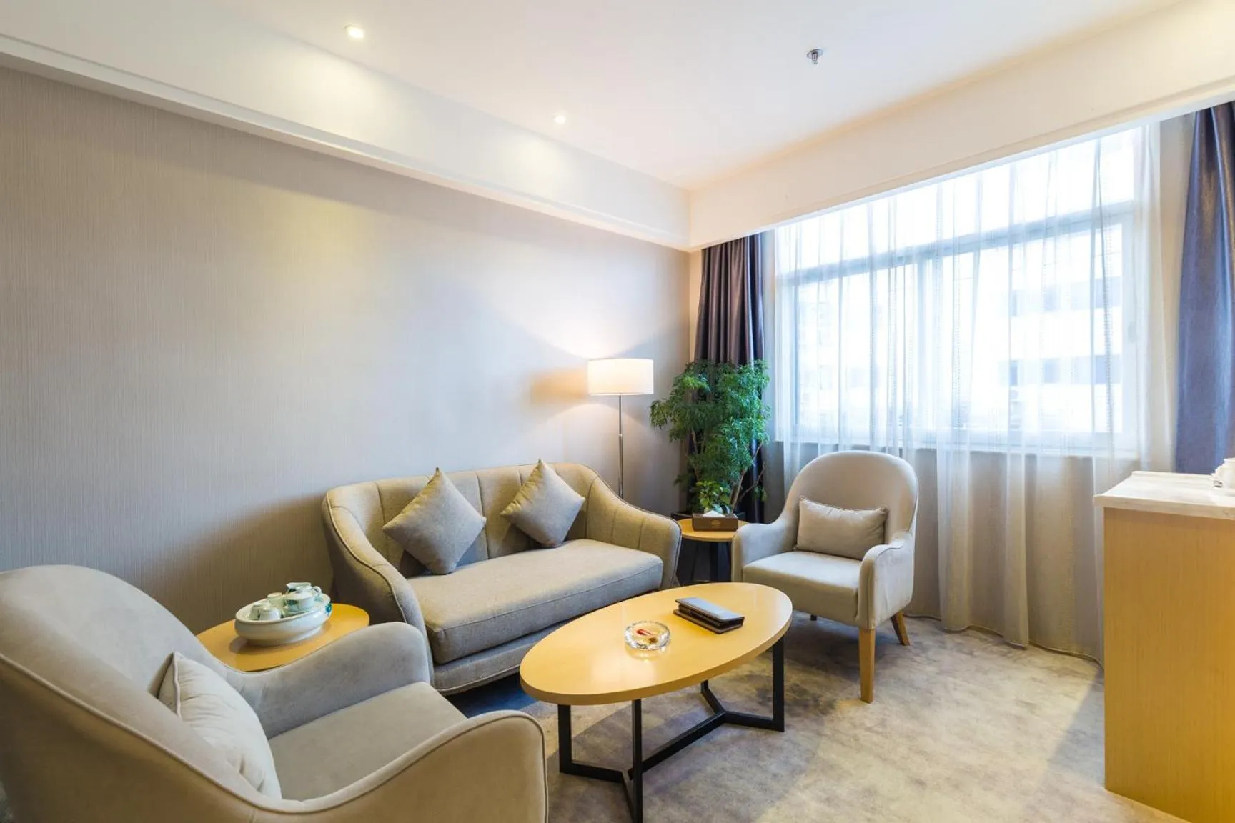 Living room in Guangzhou Seaman Hotel-Line 2 JiangNanXi Station