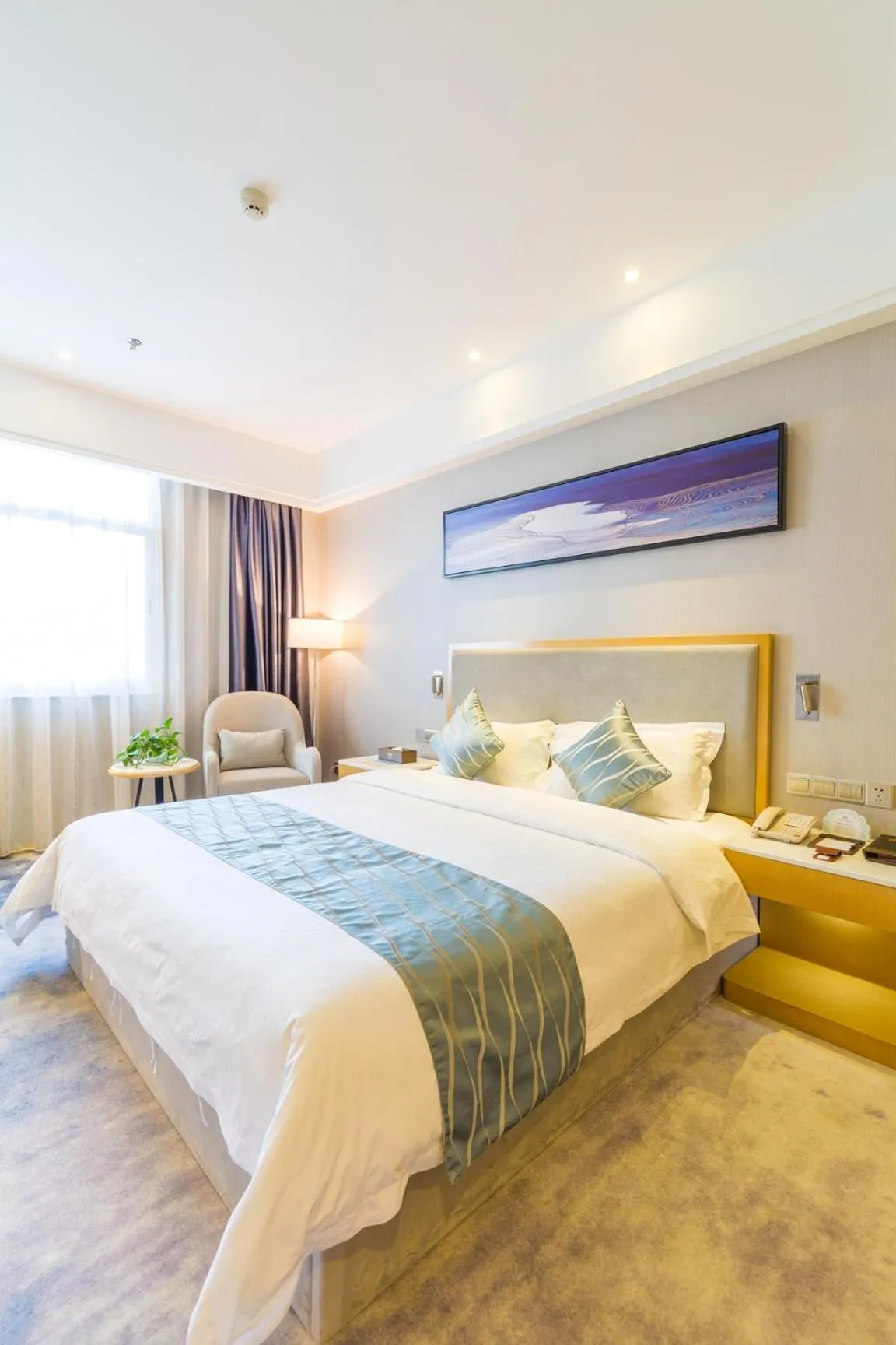 Bed in Guangzhou Seaman Hotel-Line 2 JiangNanXi Station