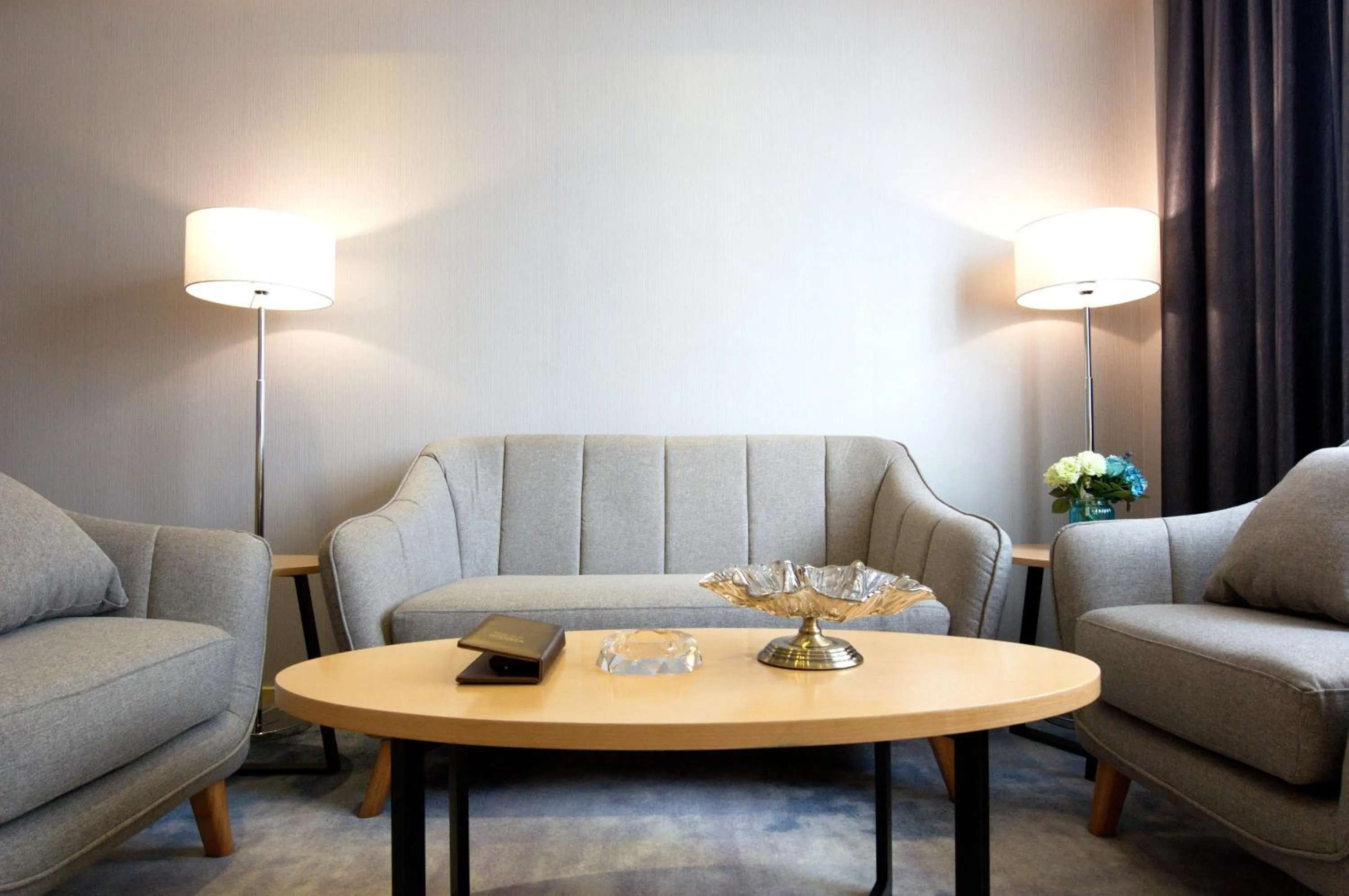 Living room in Guangzhou Seaman Hotel-Line 2 JiangNanXi Station