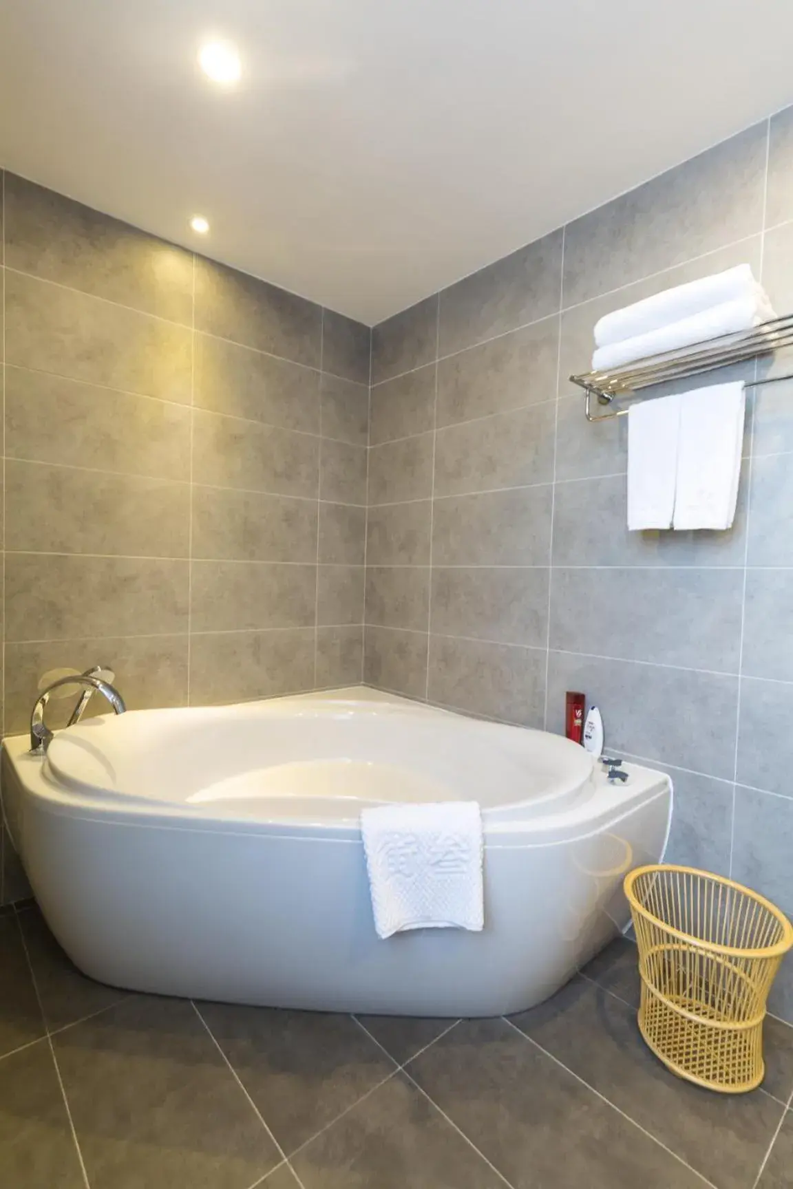 Bath in Guangzhou Seaman Hotel Bath in Guangzhou Seaman Hotel