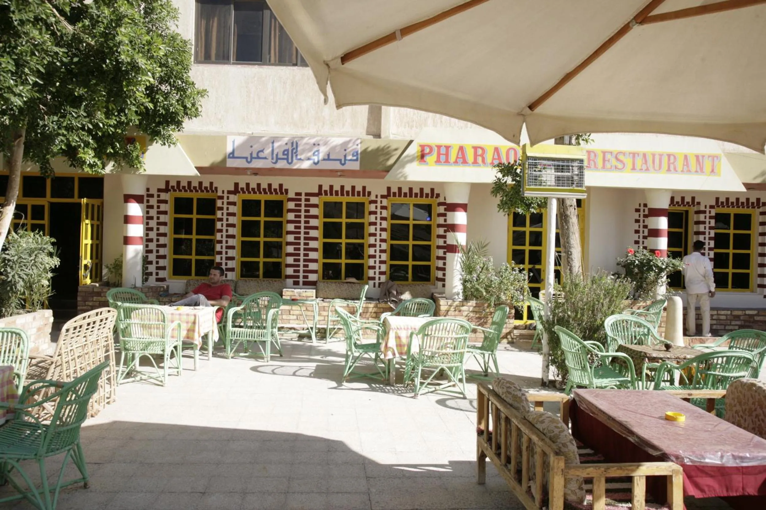 Restaurant/places to eat in Pharaohs Hotel