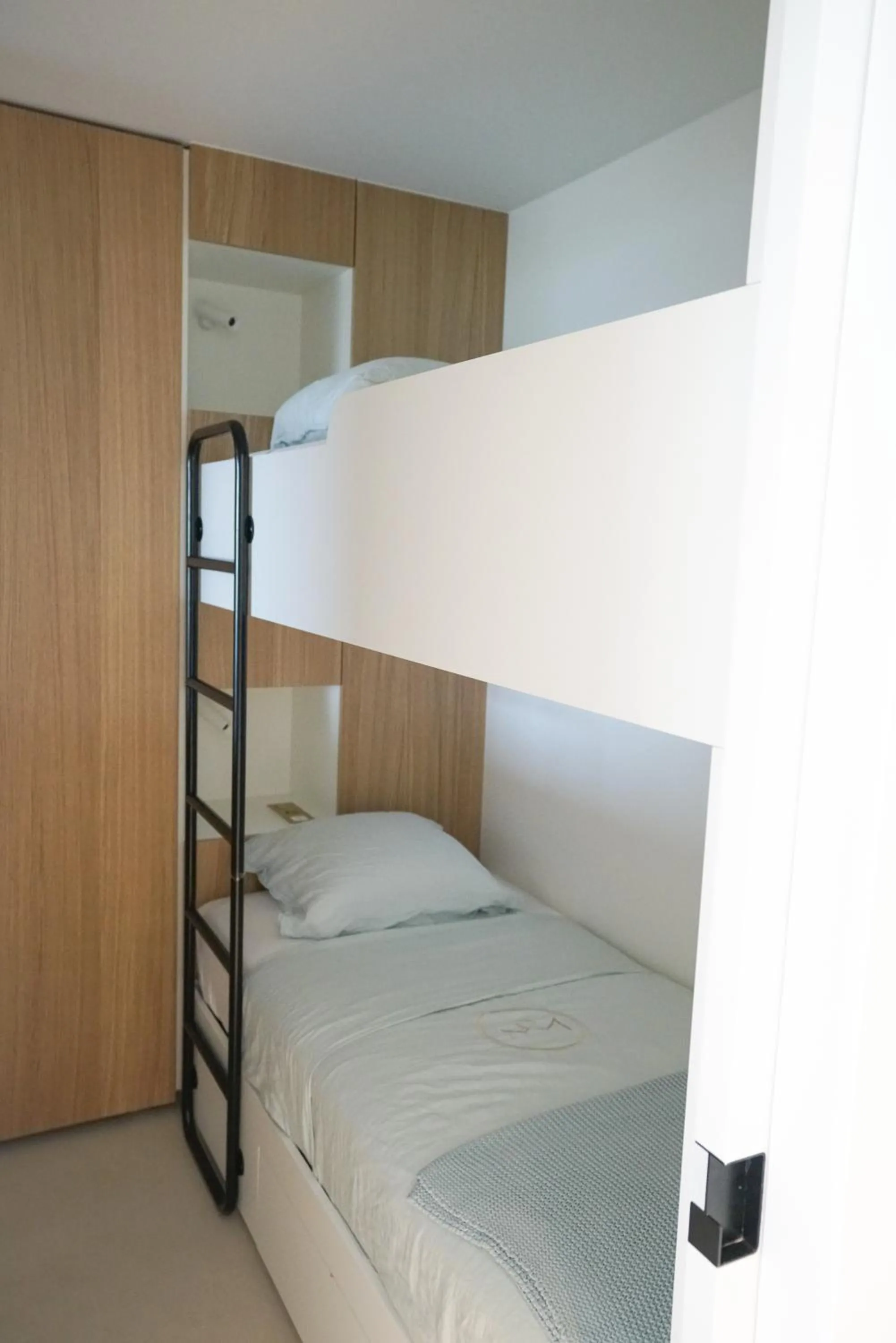 bunk bed, Bed in Blvd De La Croisette 82A, Cannes, La Réale