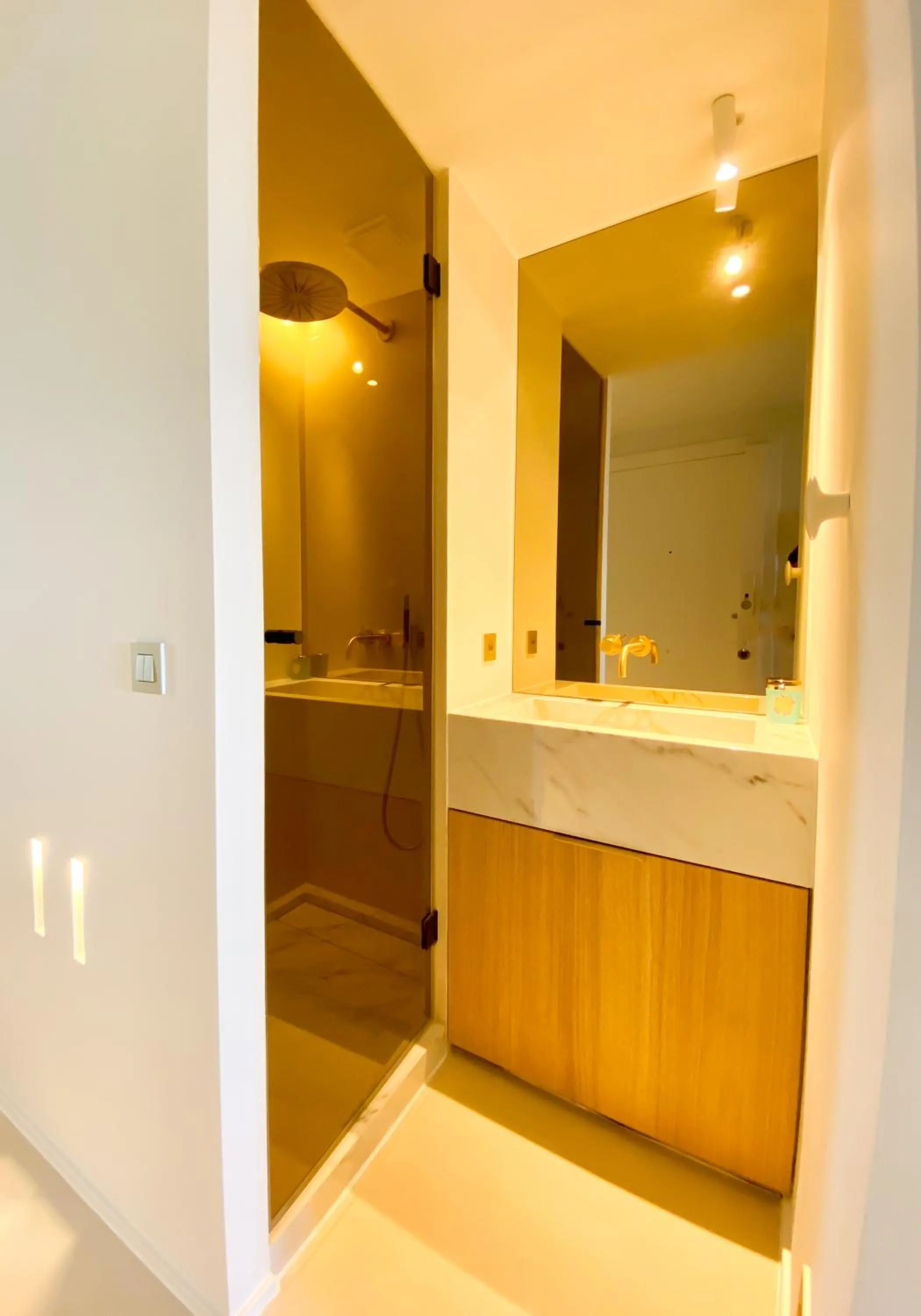Bathroom in Blvd De La Croisette 82A, Cannes, La Réale