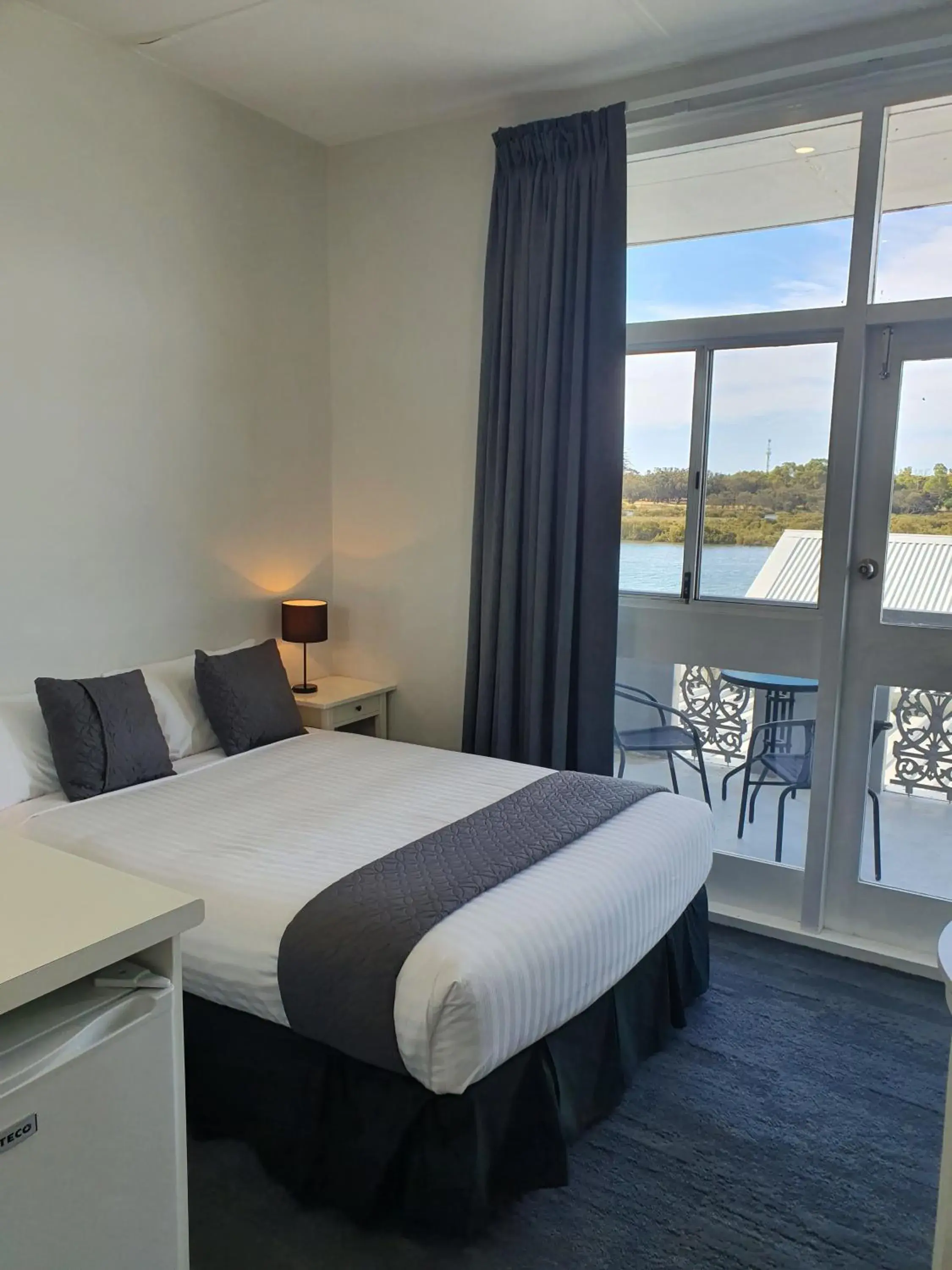 Double Room with Balcony in The Parade Hotel Double Room with Balcony in The Parade Hotel