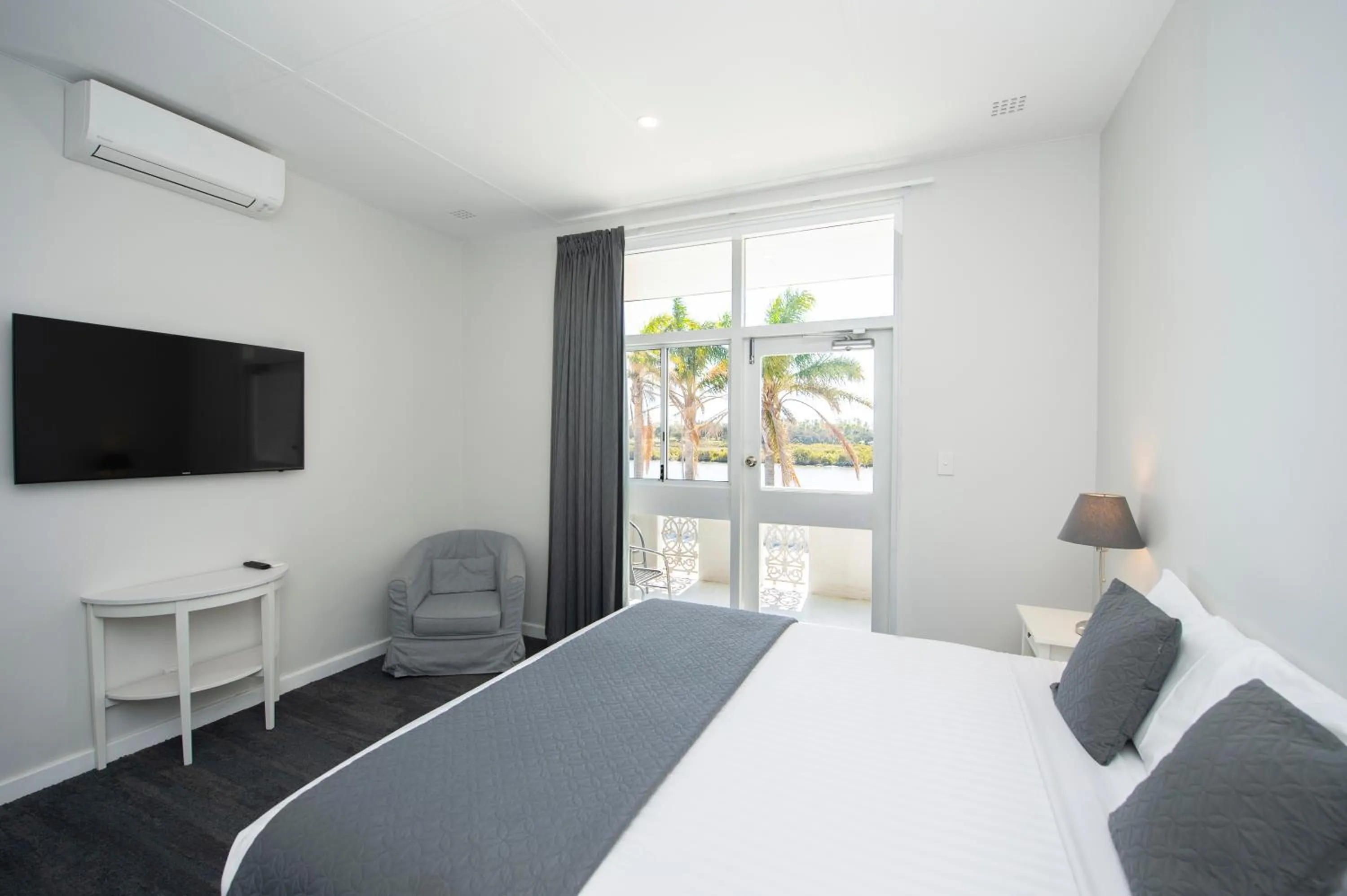 Bed in The Parade Hotel