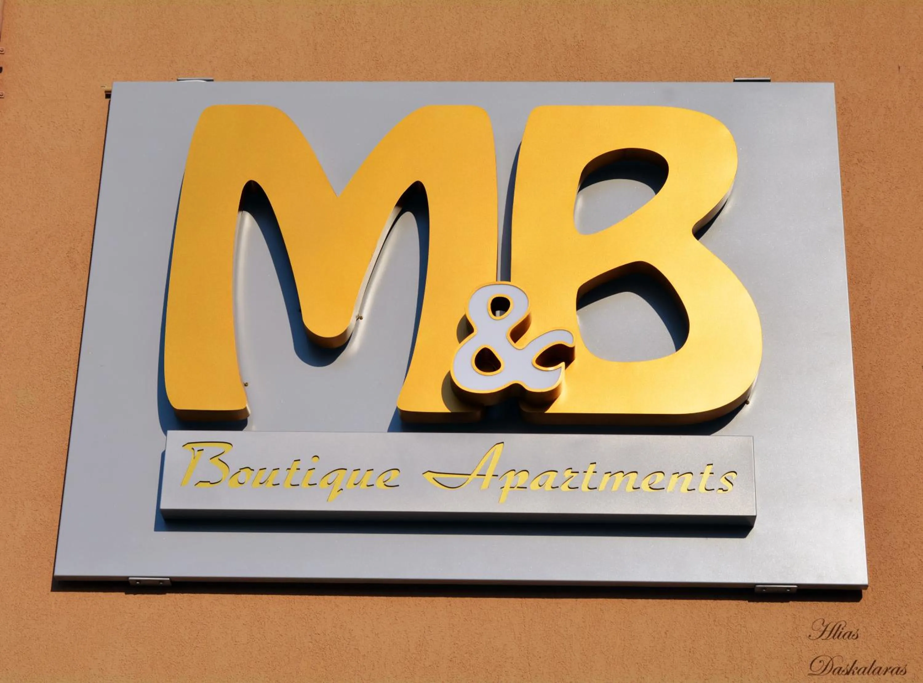 Property logo or sign in M&B boutique apartments