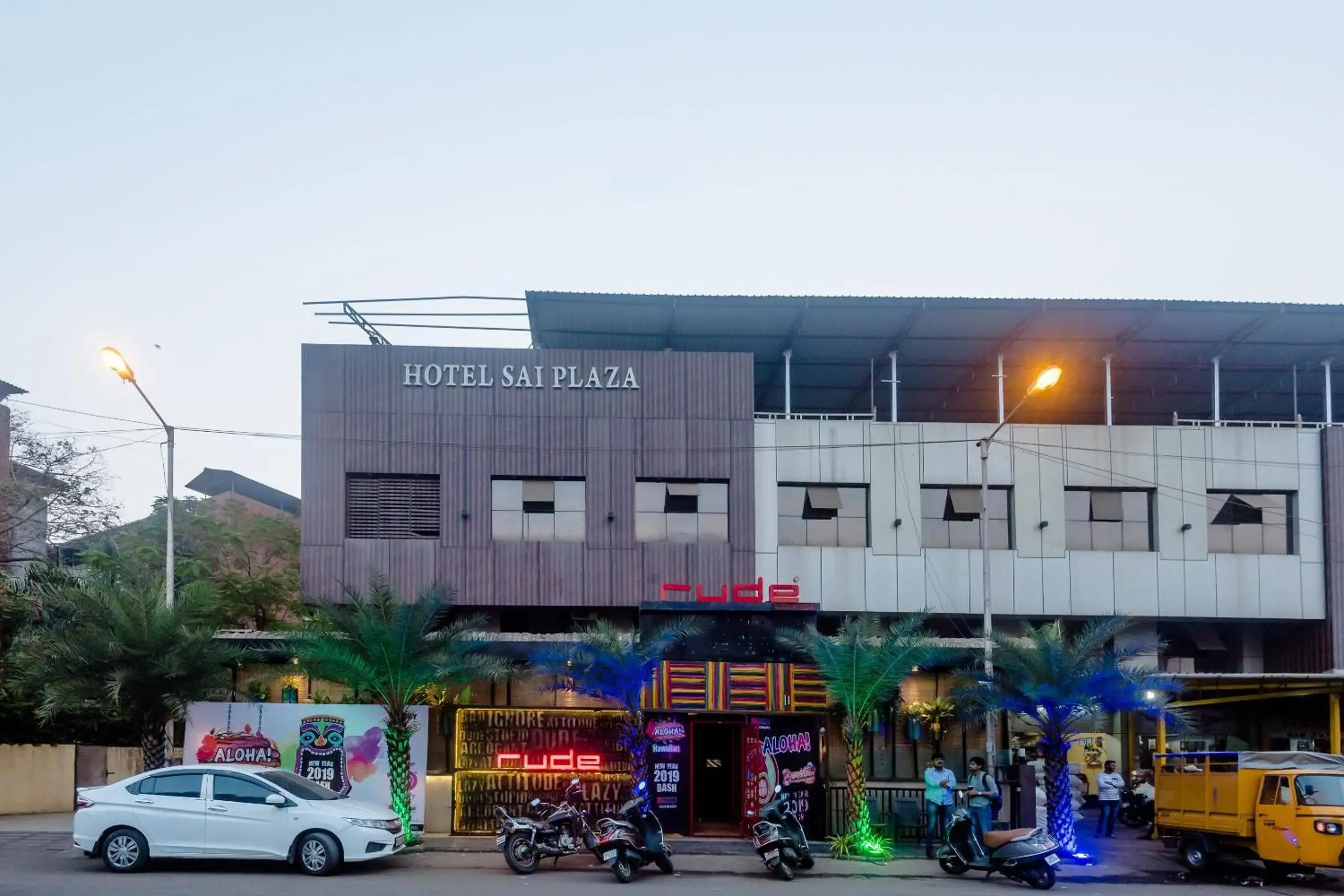 Facade/entrance in Hotel O Sai Plaza Facade/entrance in Hotel O Sai Plaza