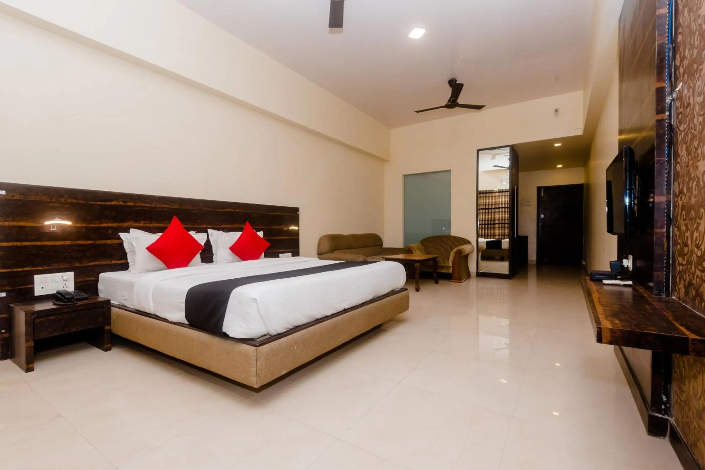 Bedroom, Bed in Hotel O Sai Plaza