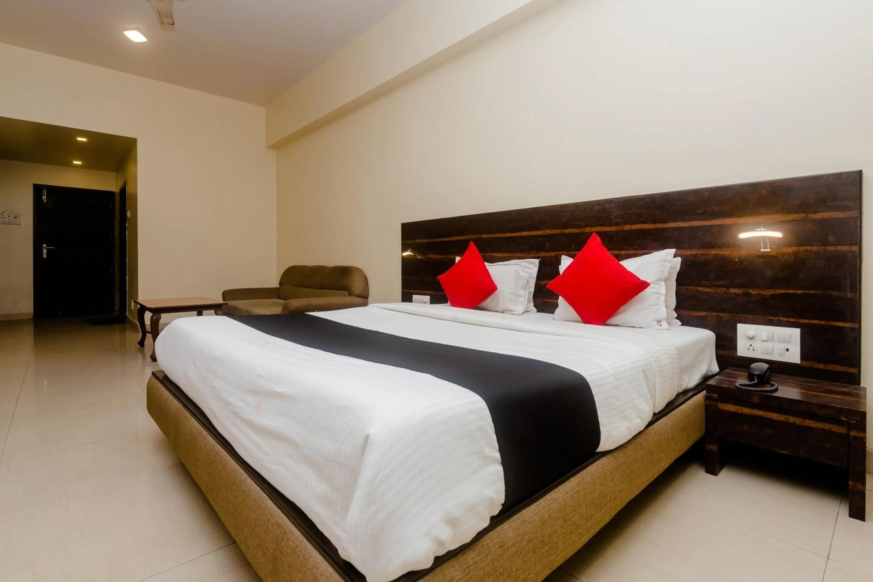 Bedroom, Bed in Hotel O Sai Plaza