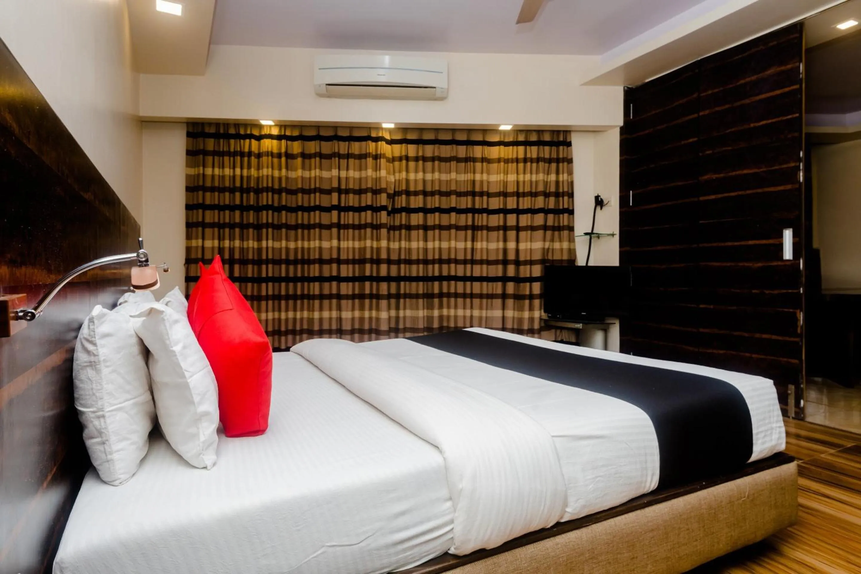 Bedroom, Bed in Hotel O Sai Plaza