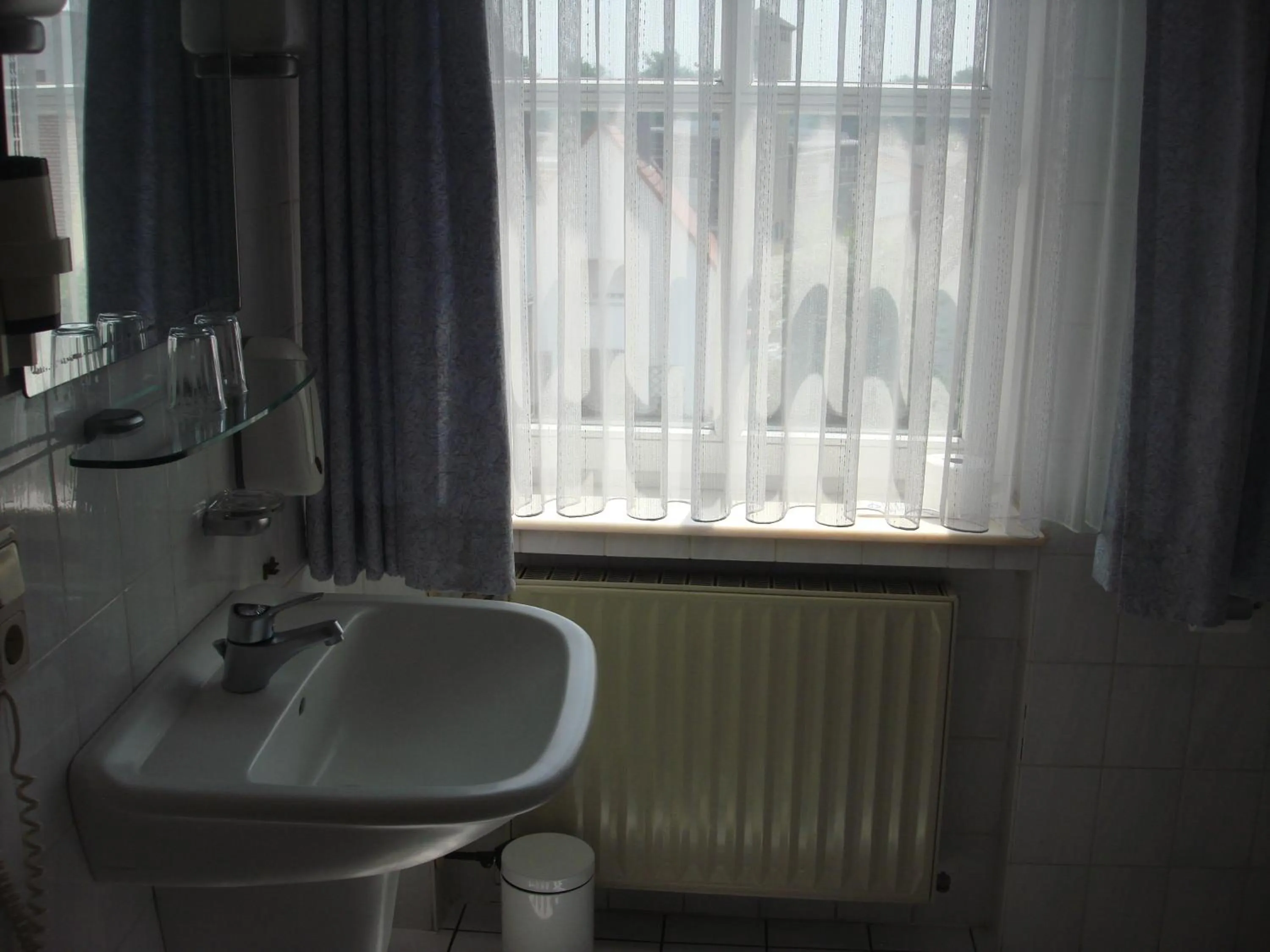 Shower in Hotel Zur Sonne