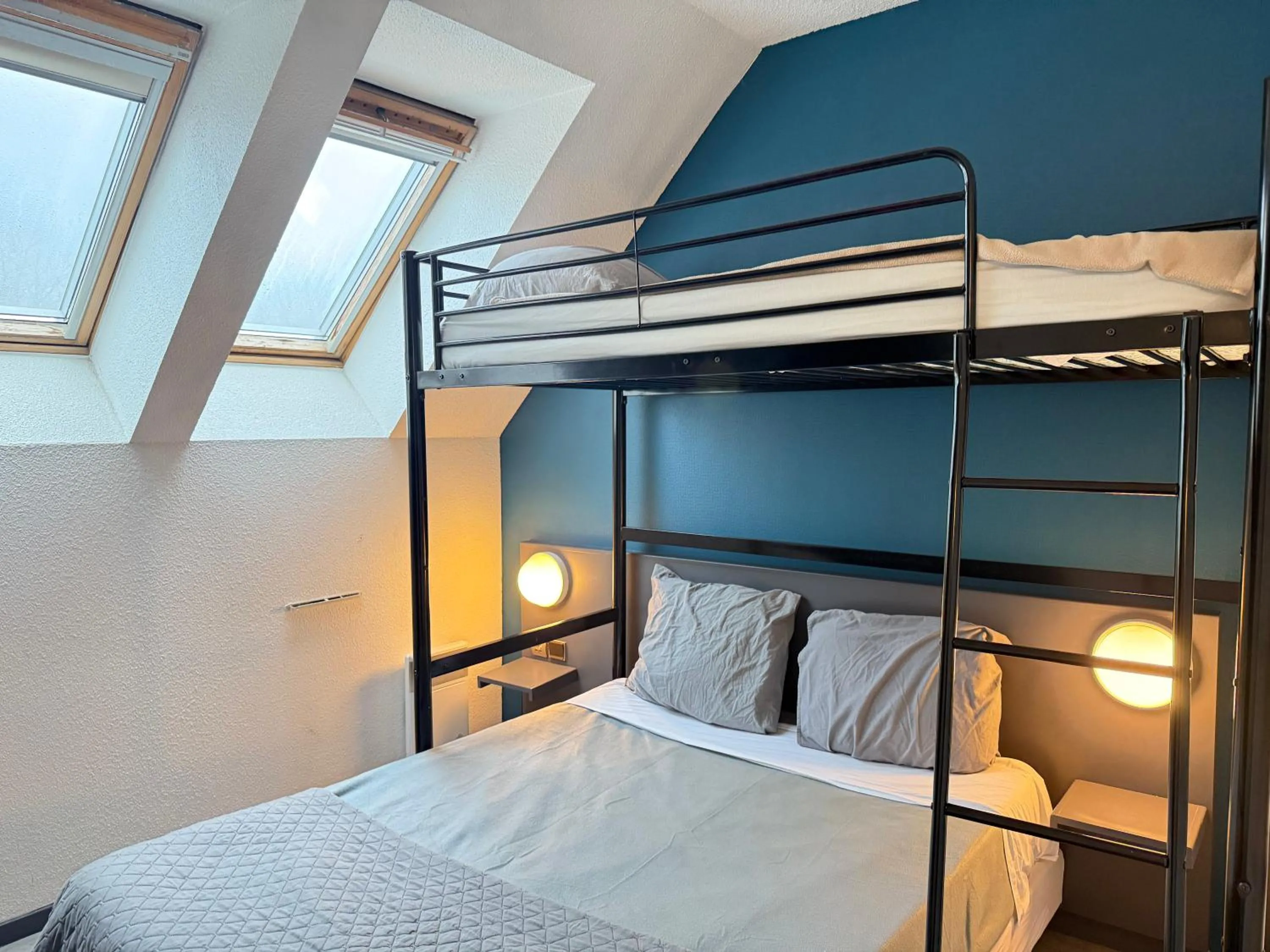 Bed in Hôtel La Nonette ASTERIX, CDG AIRPORT & PARIS CENTRE