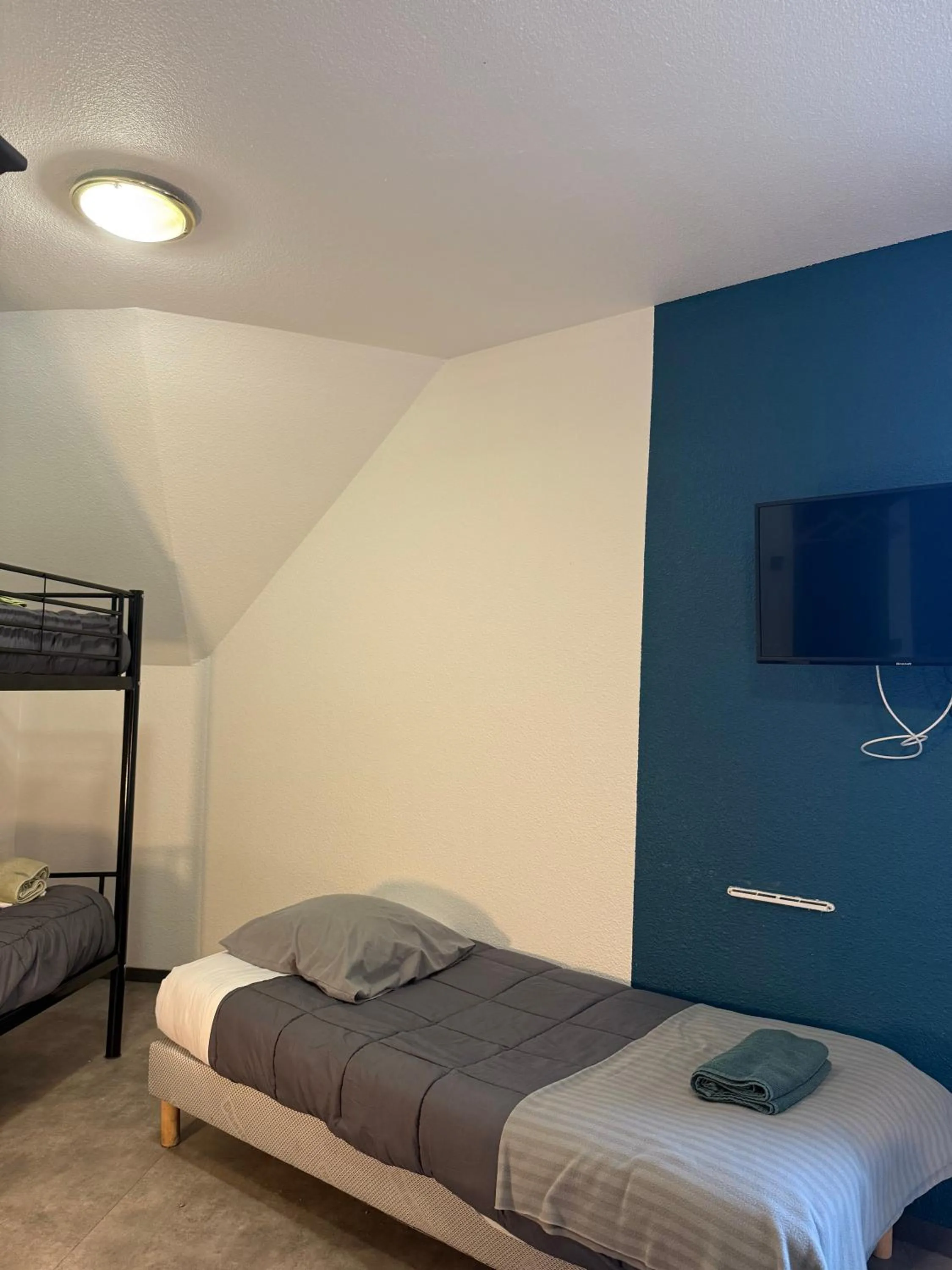 Bed in Hôtel La Nonette ASTERIX, CDG AIRPORT & PARIS CENTRE