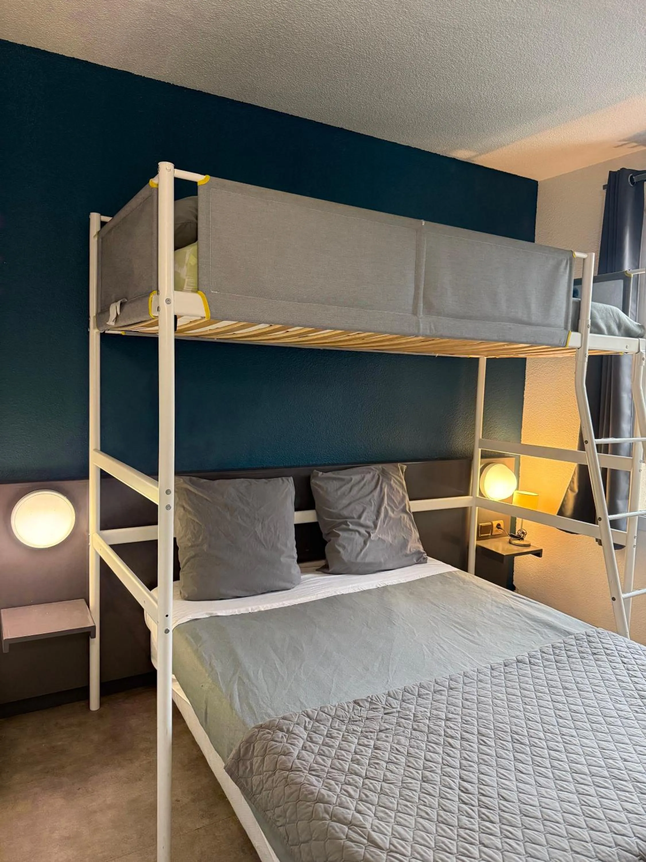 Bed in Hôtel La Nonette ASTERIX, CDG AIRPORT & PARIS CENTRE