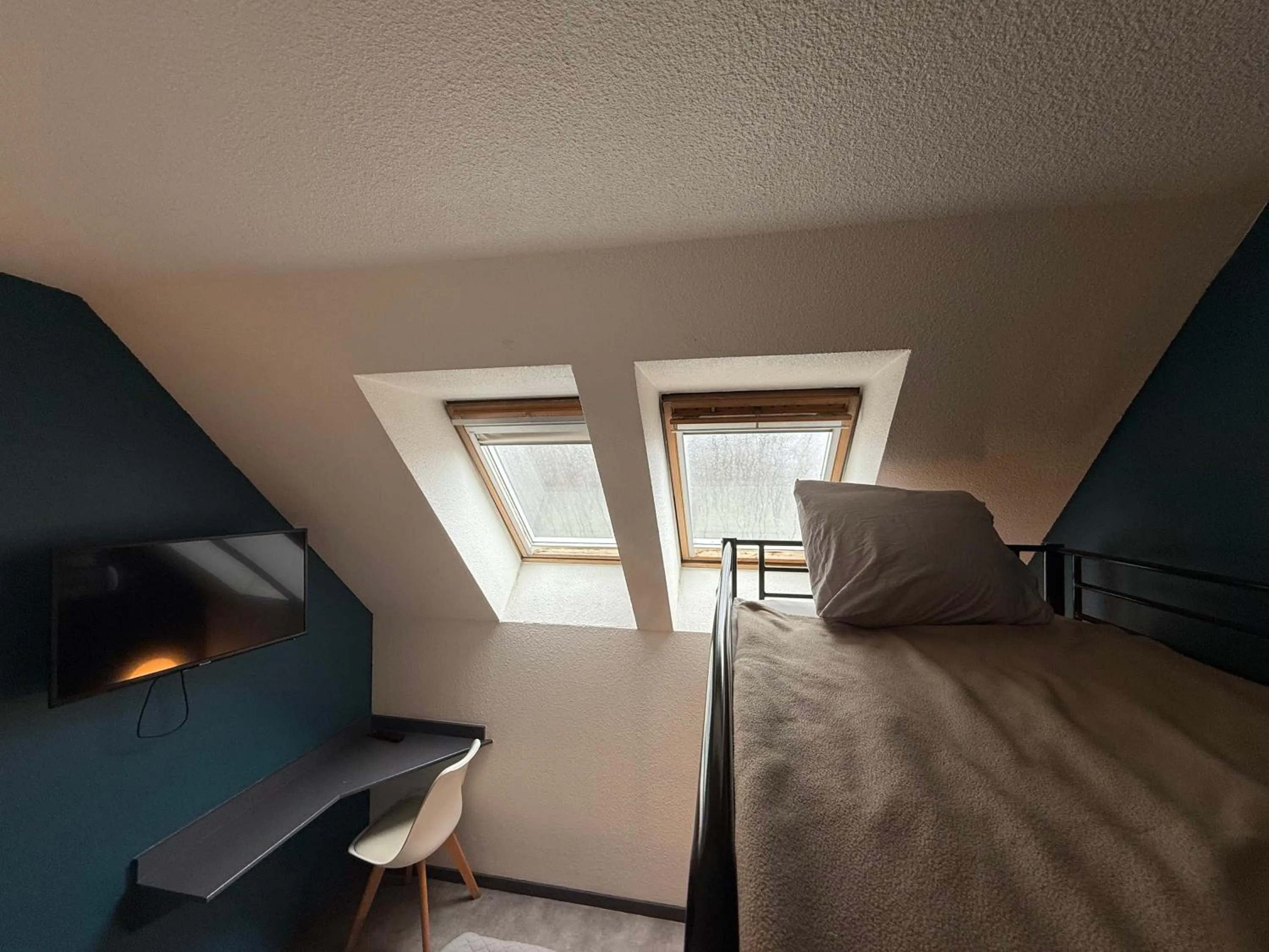 Bed in Hôtel La Nonette ASTERIX, CDG AIRPORT & PARIS CENTRE