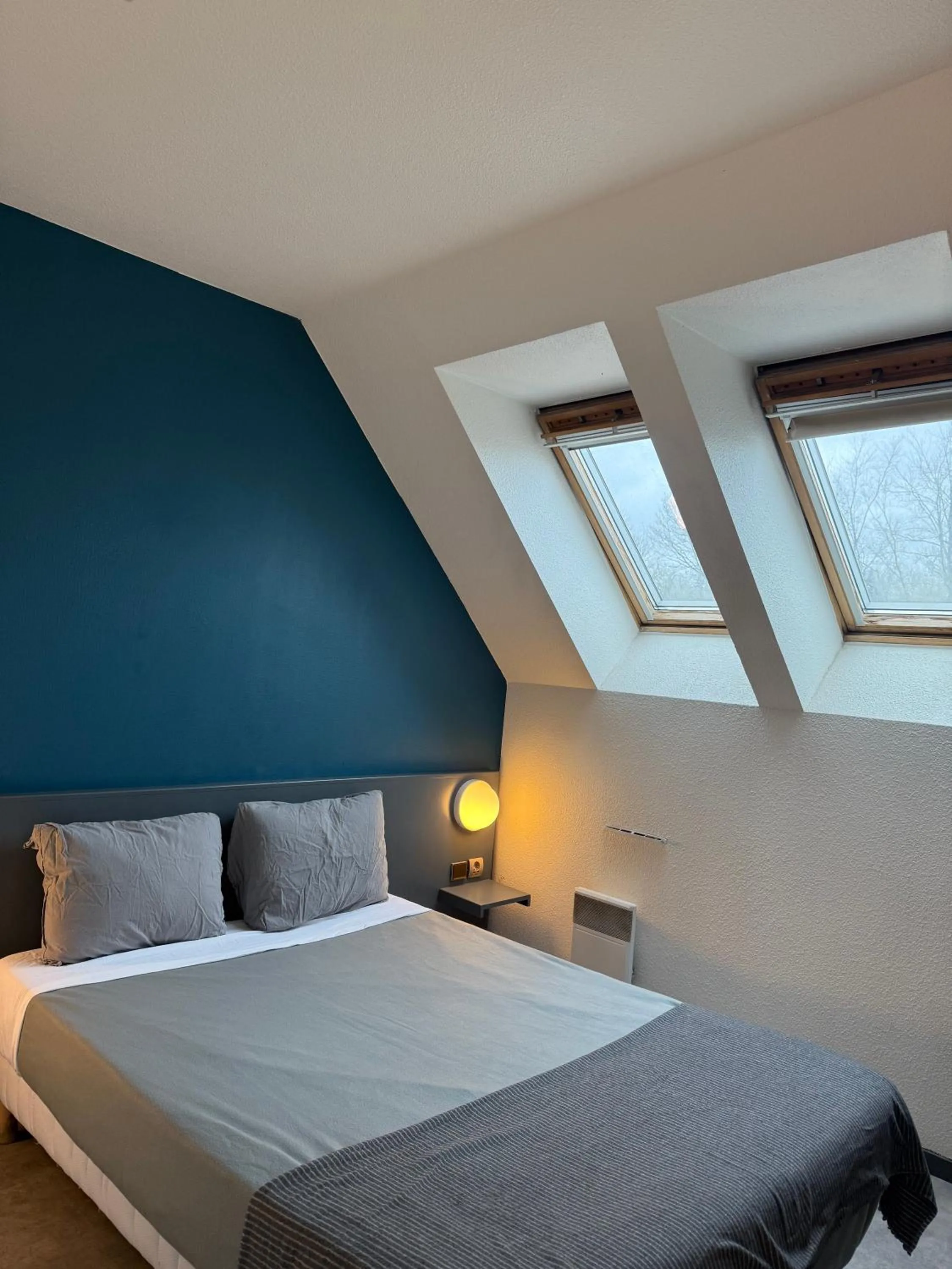 Bed in Hôtel La Nonette ASTERIX, CDG AIRPORT & PARIS CENTRE
