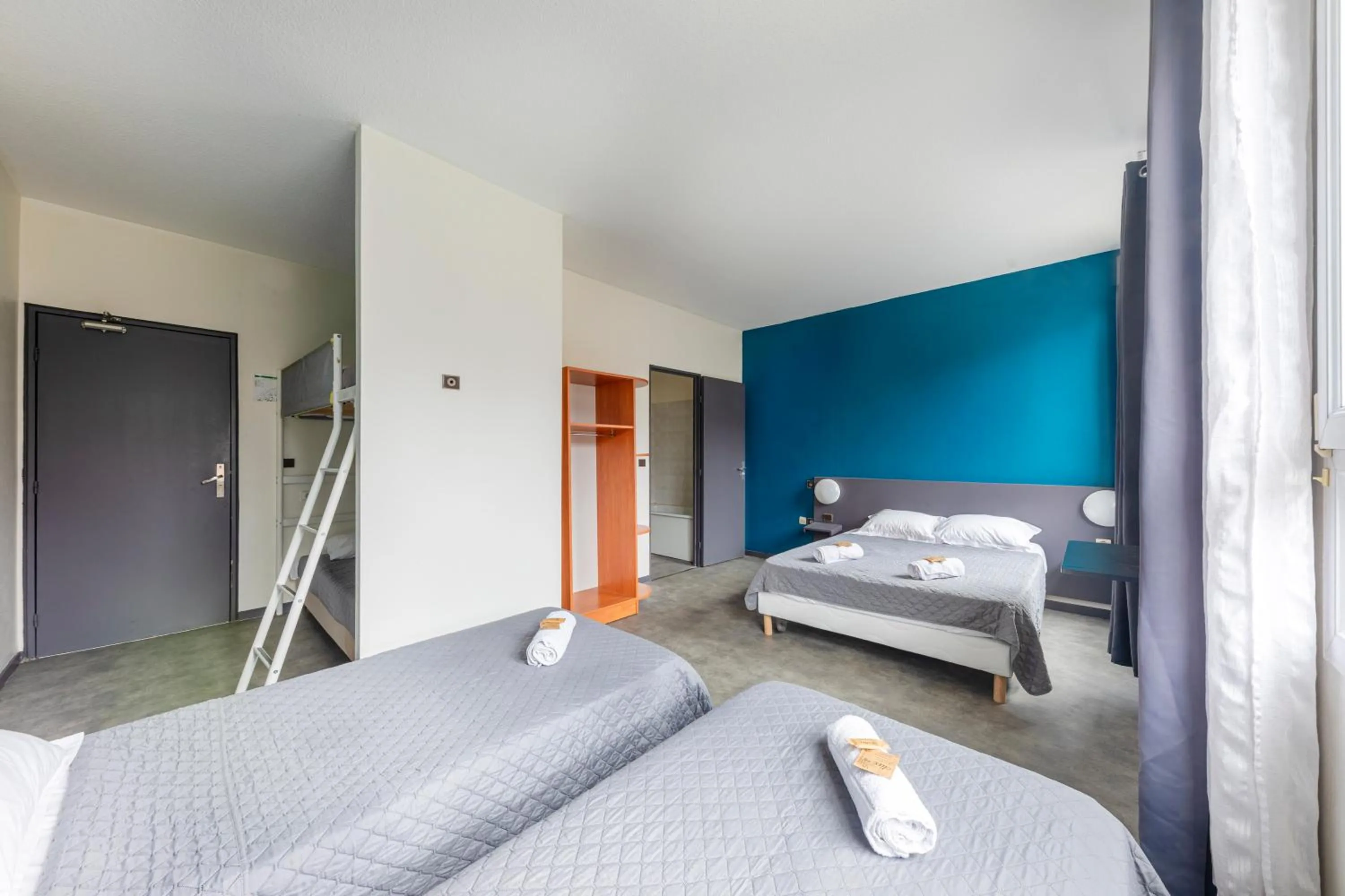 Bed in Hôtel La Nonette ASTERIX, CDG AIRPORT & PARIS CENTRE