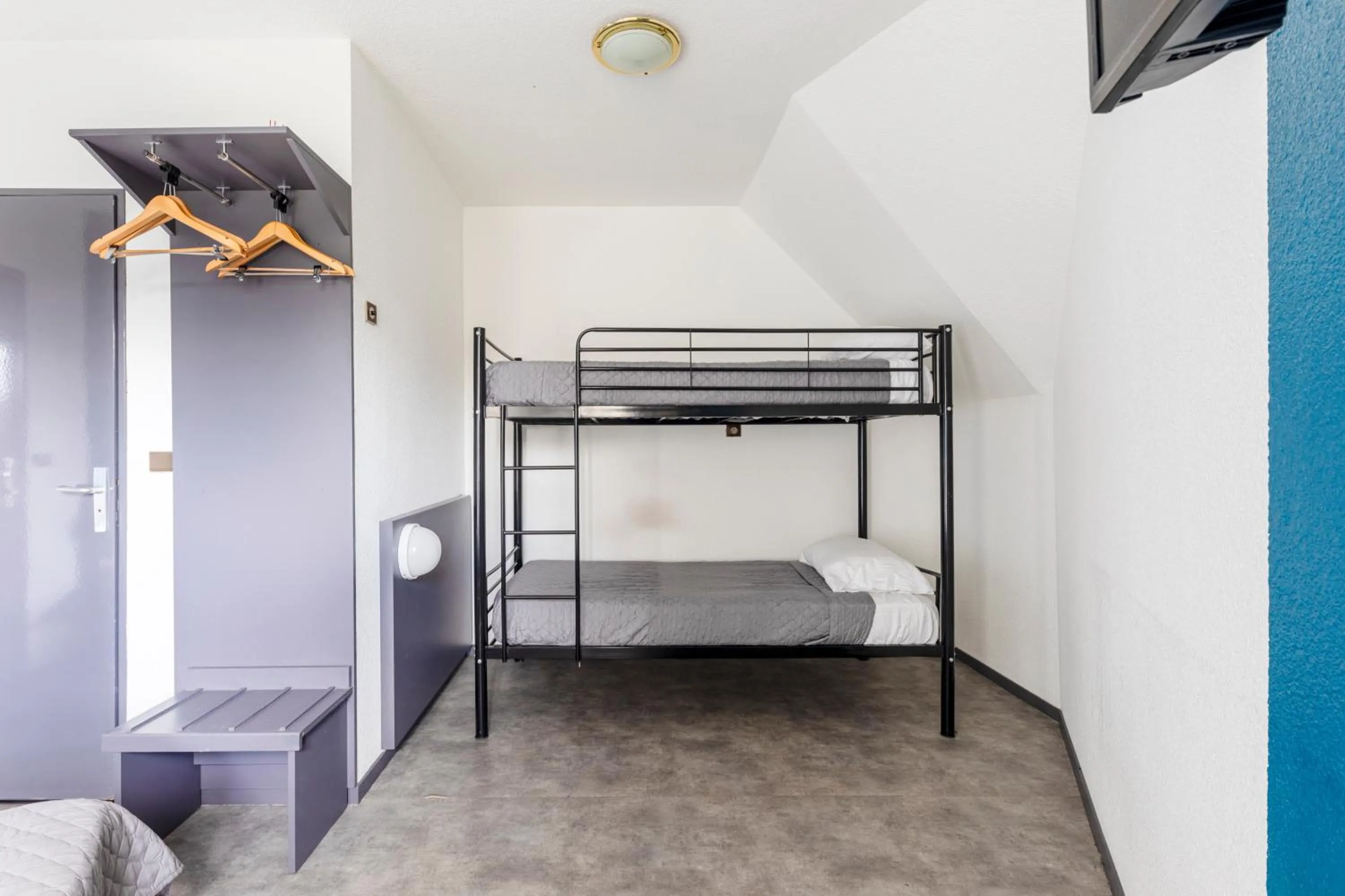 Bed in Hôtel La Nonette ASTERIX, CDG AIRPORT & PARIS CENTRE