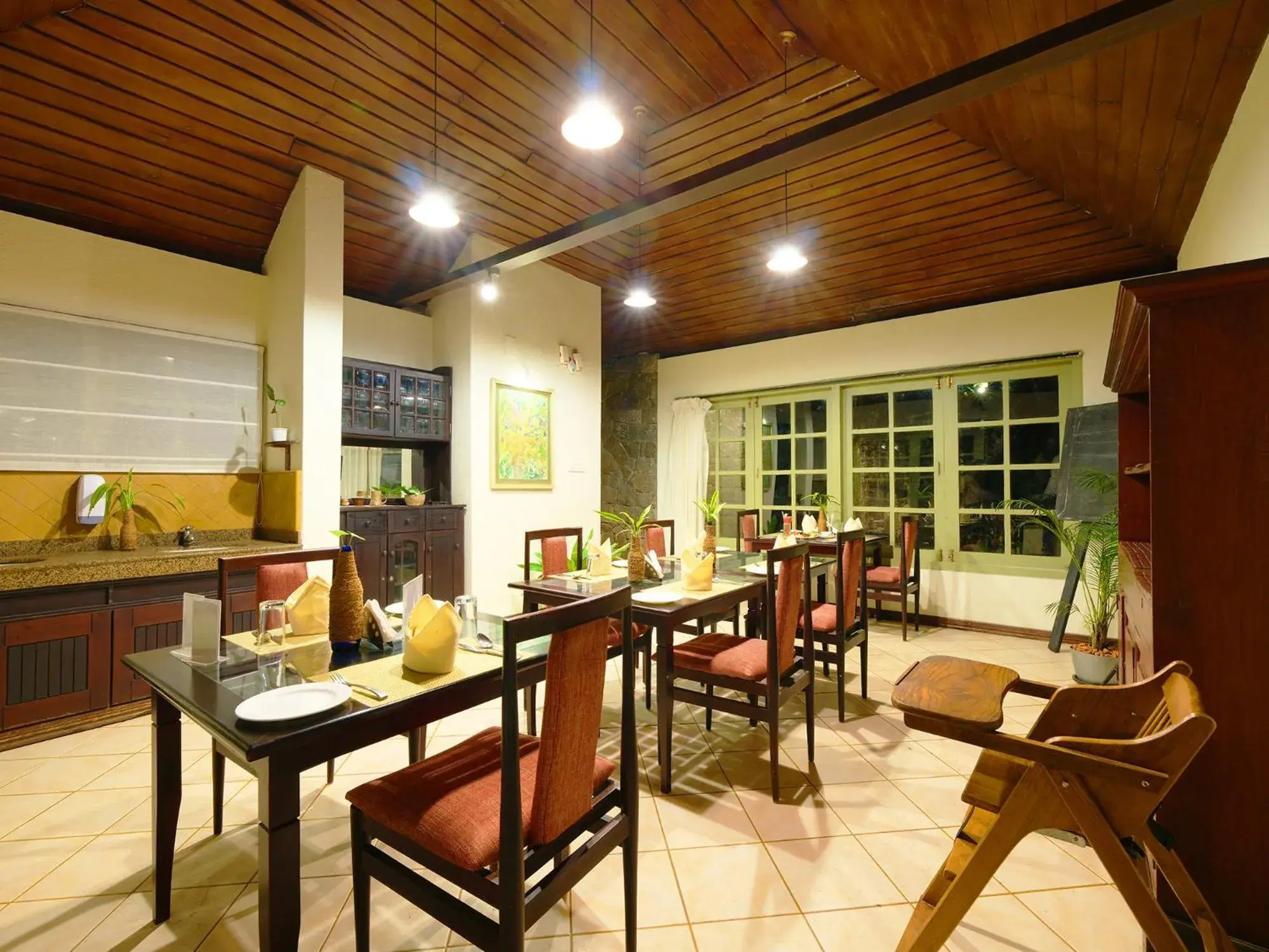 Restaurant/places to eat in Mystic Mayapott, Thekkady Restaurant/places to eat in Mystic Mayapott, Thekkady