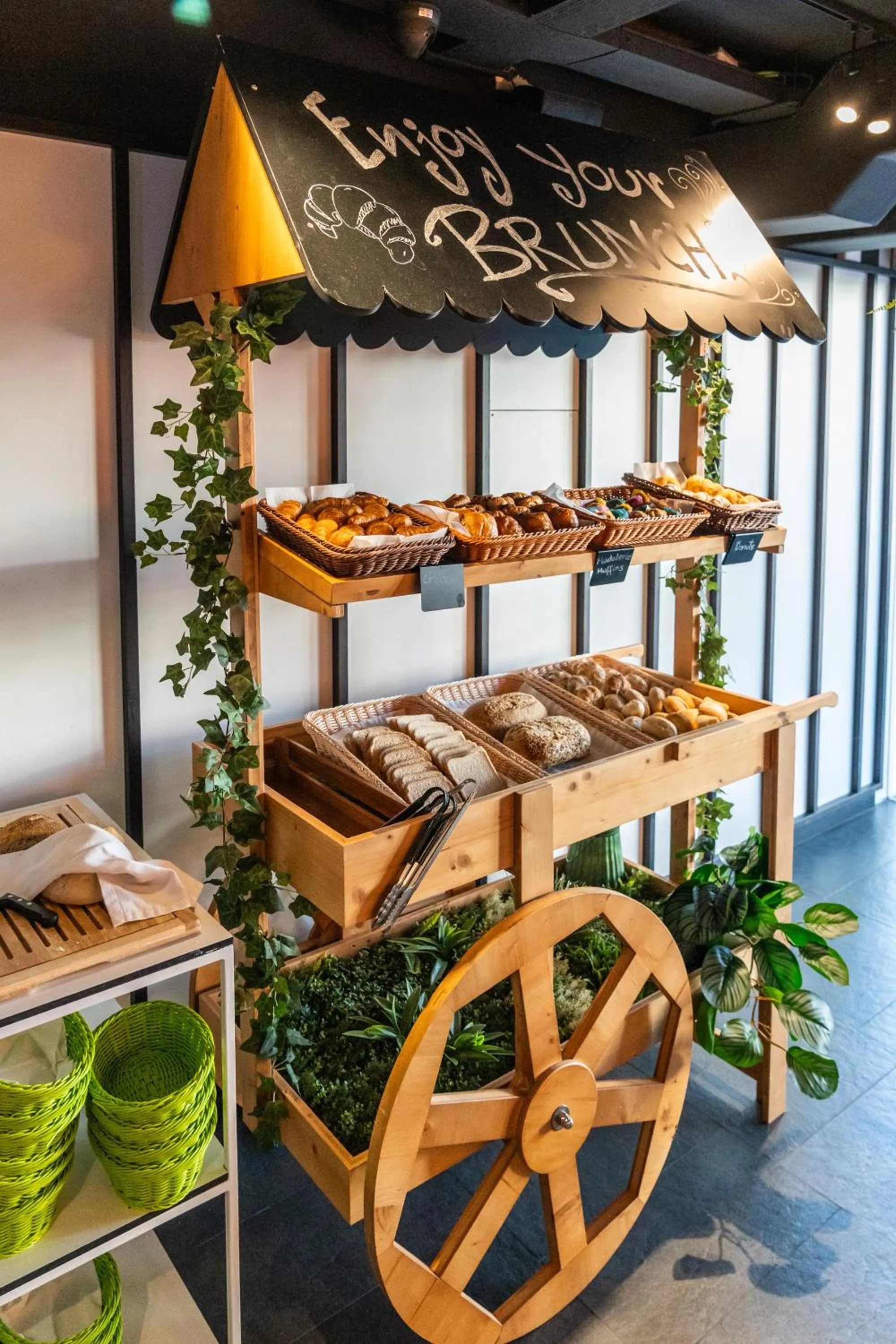 Buffet breakfast in Onmood Cala Ratjada - Bed & Brunch