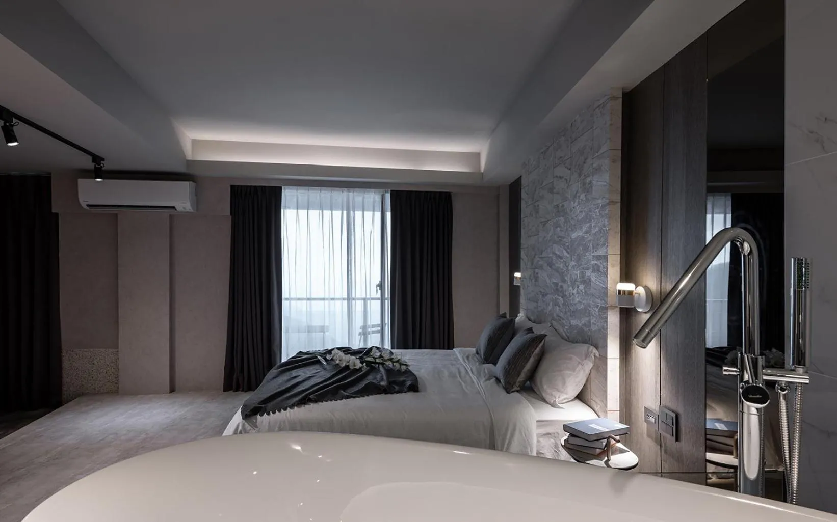 Two Easy Inn