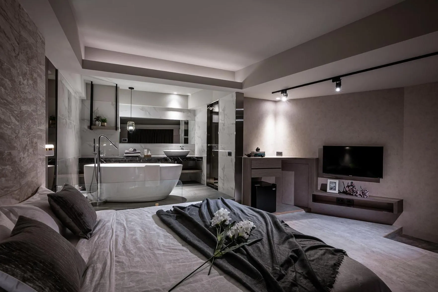 Deluxe Double Room with Balcony and Sea View in Two Easy Inn