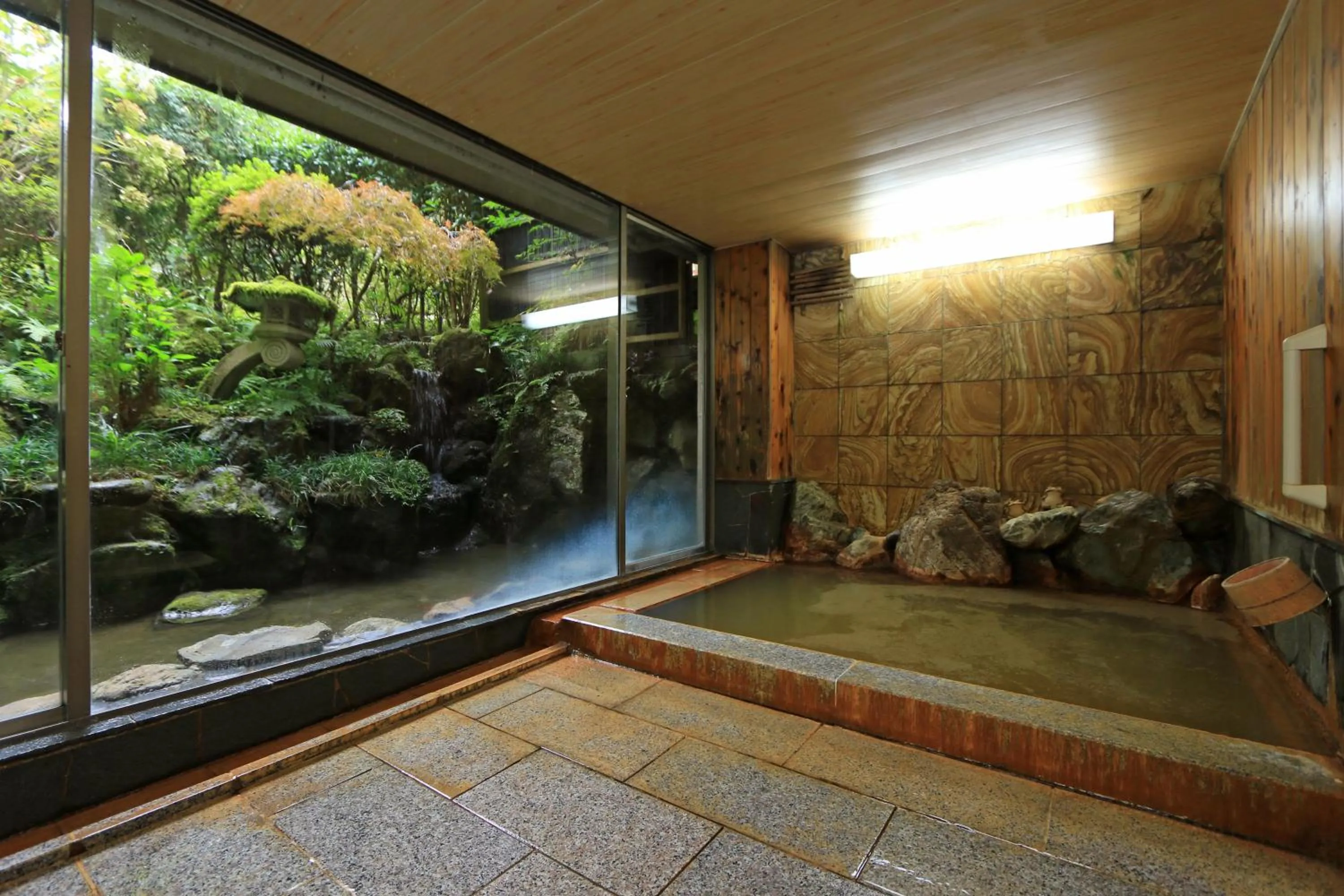 Day in Yoshinoonsen Motoyu