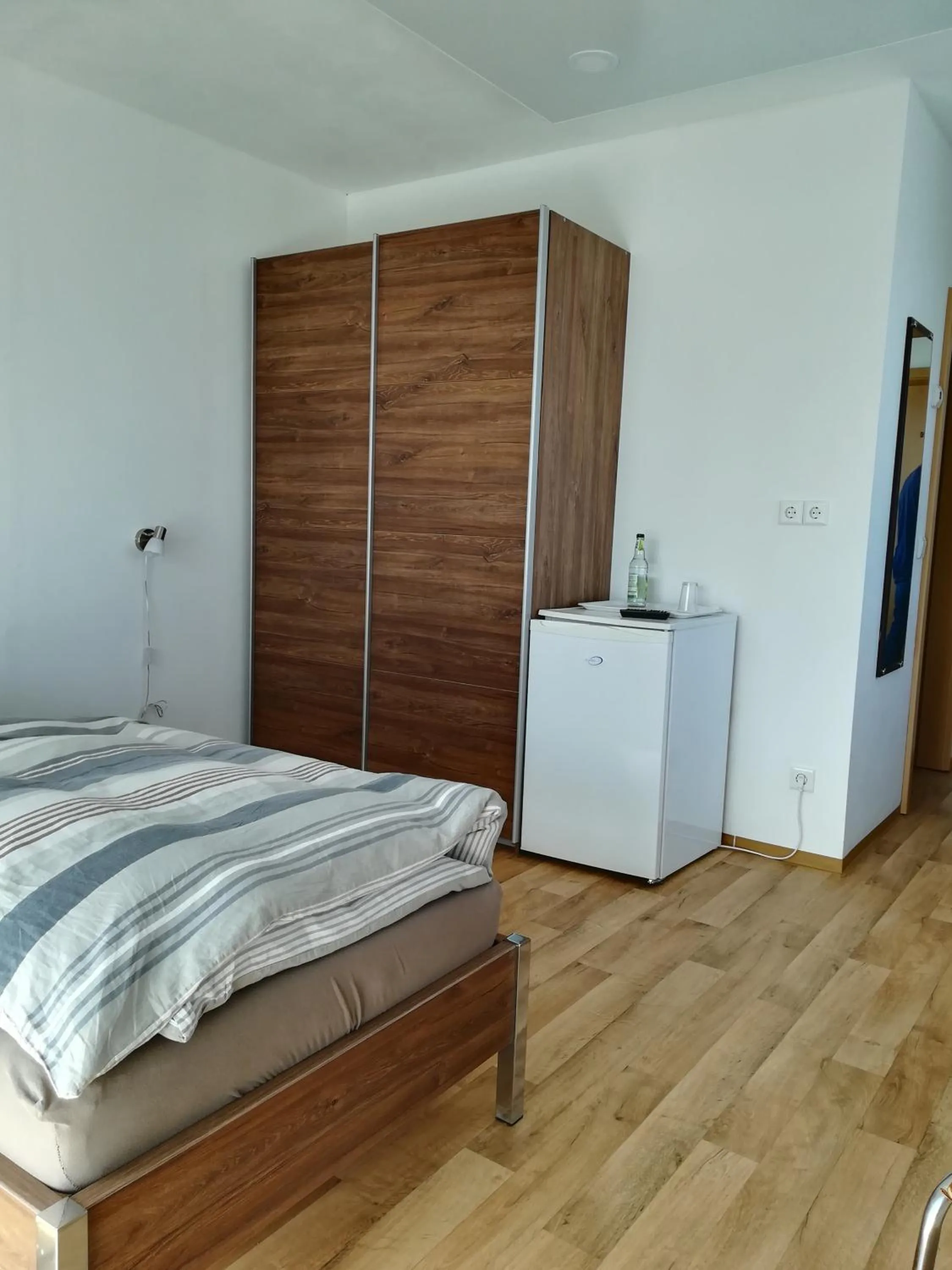 Staff, Bed in Jura Hotel