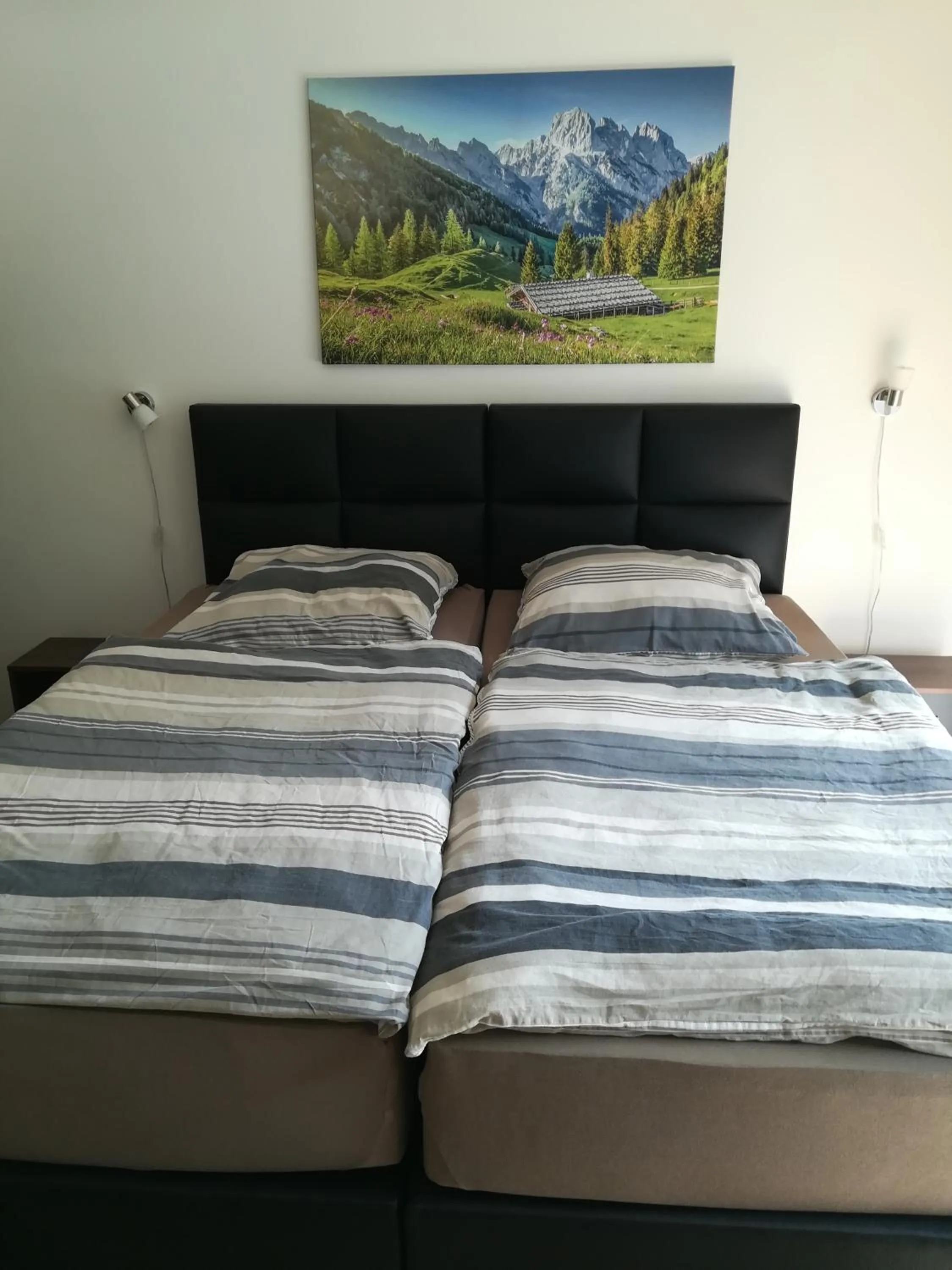 Staff, Bed in Jura Hotel