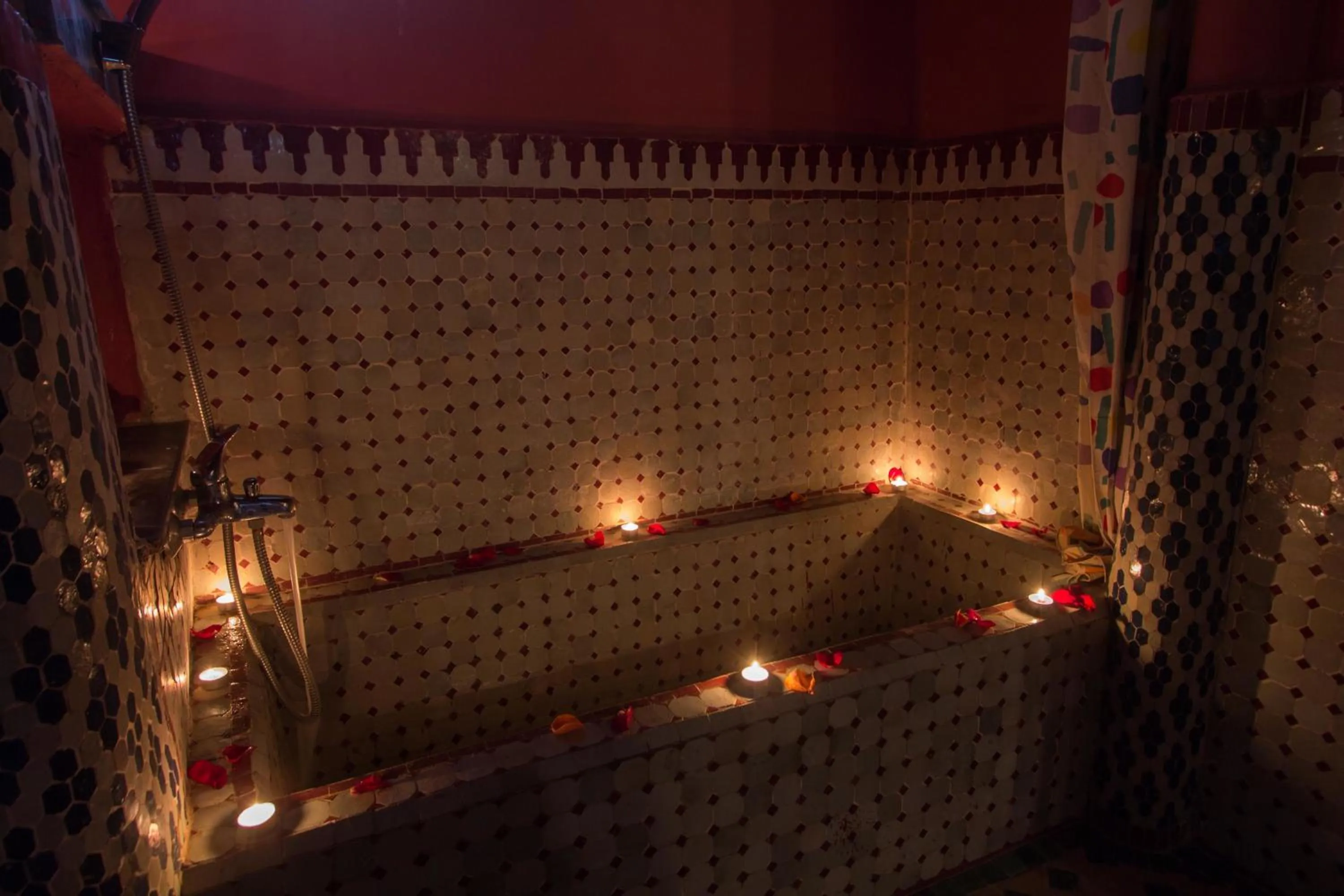 Shower in Riad El Bacha