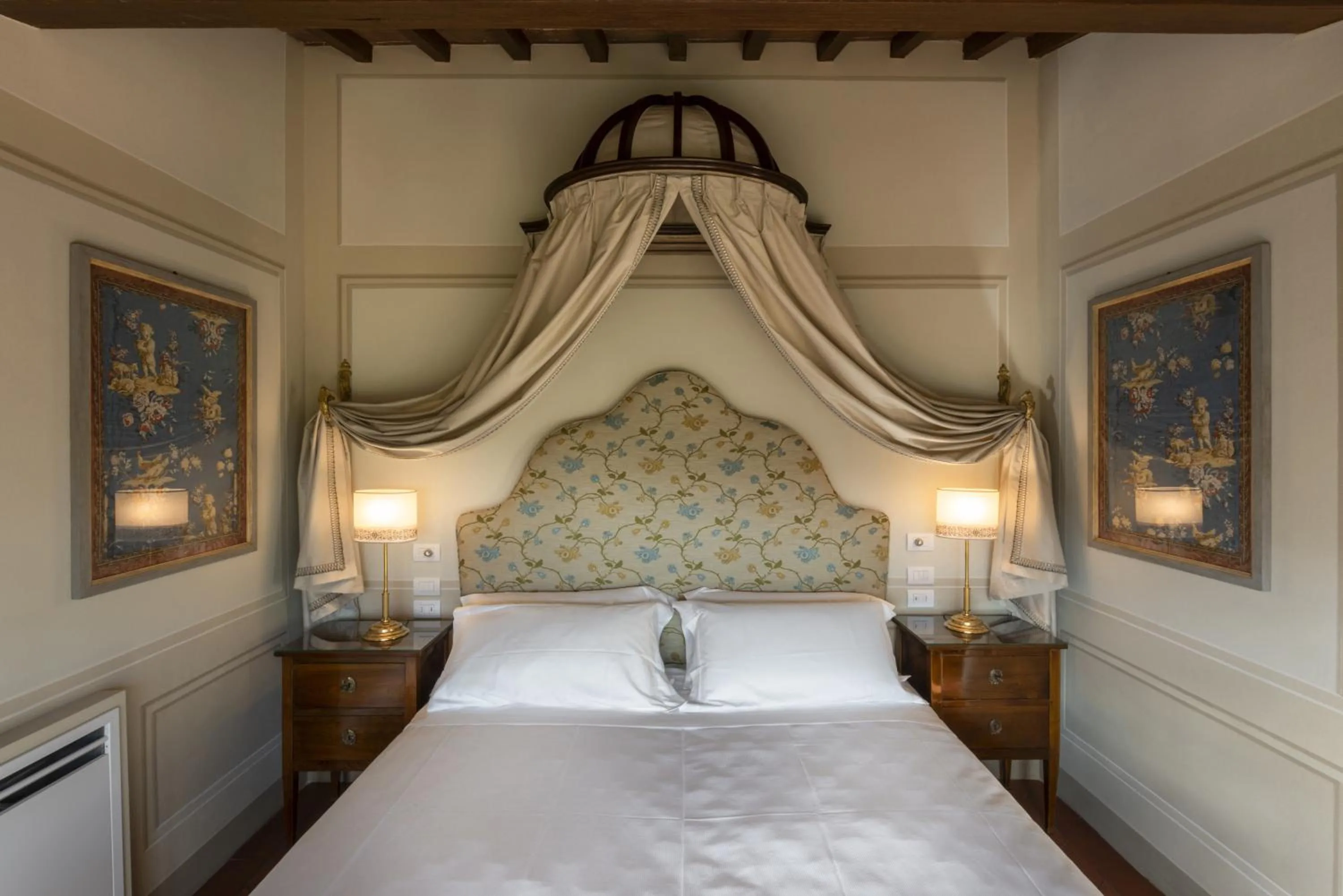 Photo of the whole room, Bed in Torre a Cona Wine Estate