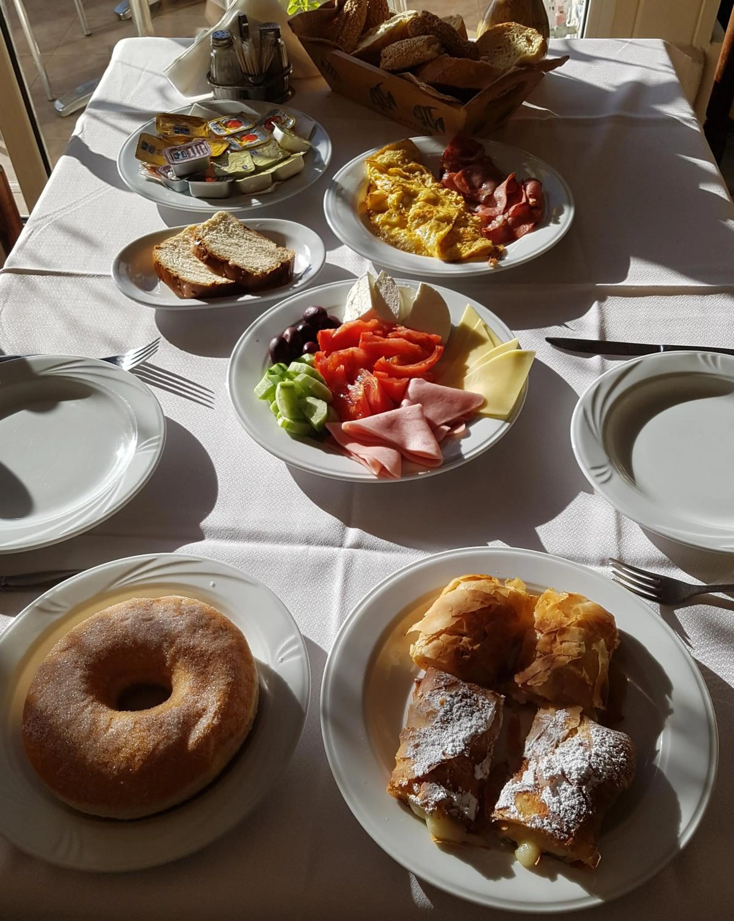 Continental breakfast in Hotel Nautilos