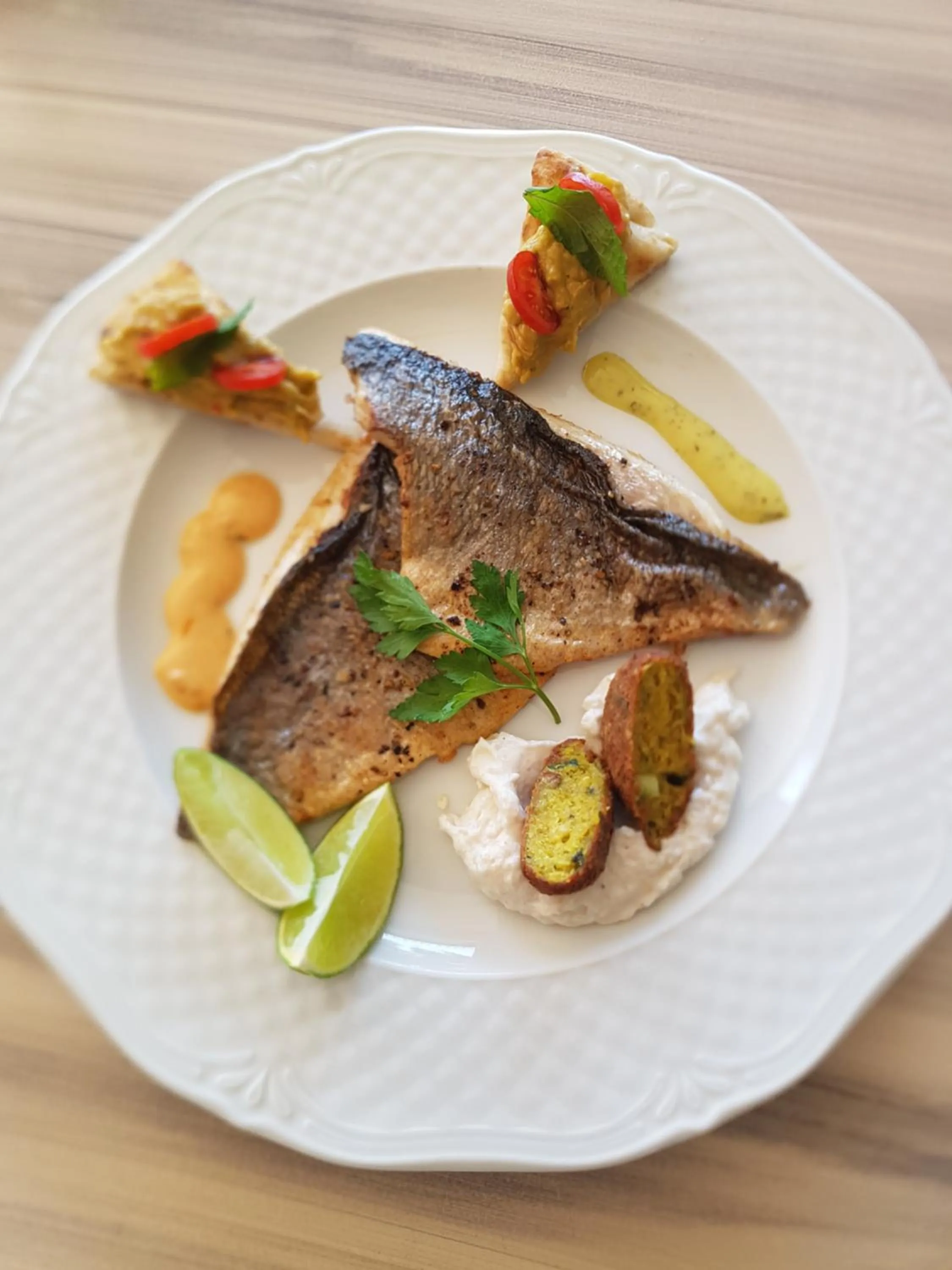 Restaurant/places to eat in Hotel Nautilos