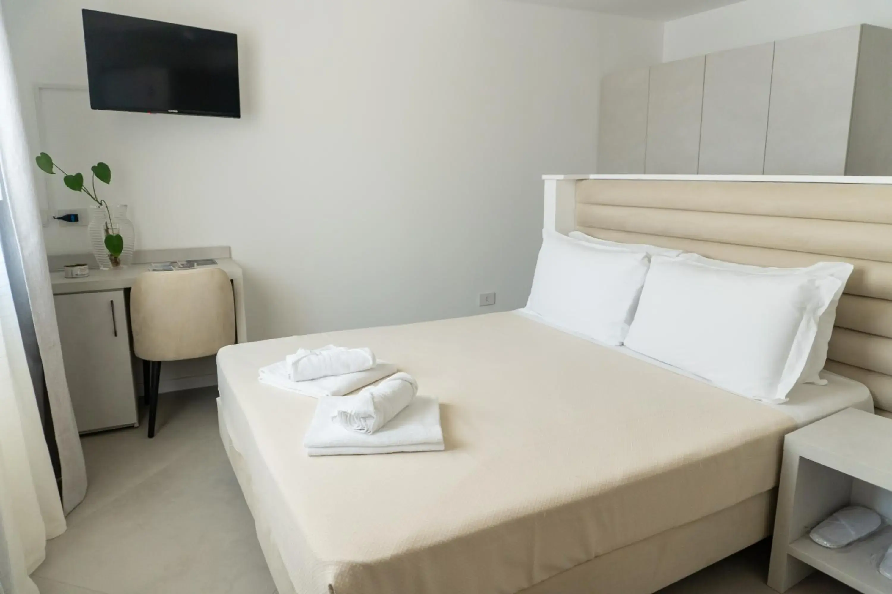 Deluxe Double Room with Bath - single occupancy in Locanda del Delta Deluxe Double Room with Bath - single occupancy in Locanda del Delta