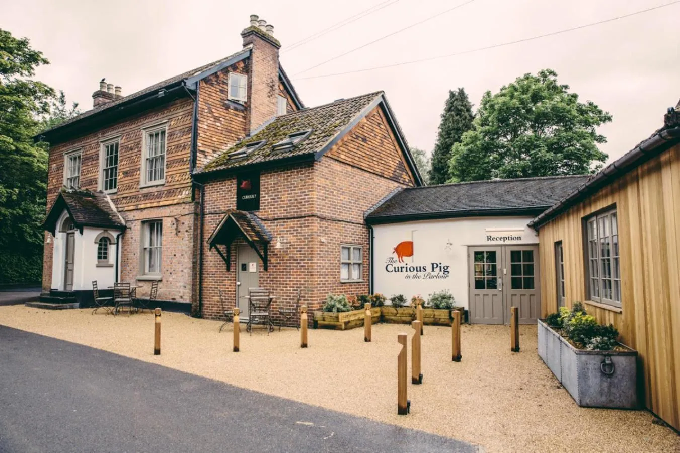 Facade/entrance in The Curious Pig in the Parlour
