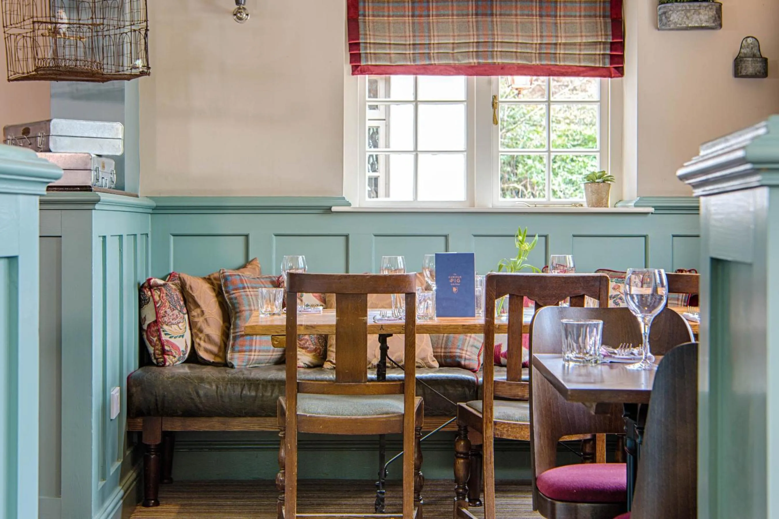 Restaurant/places to eat in The Curious Pig in the Parlour