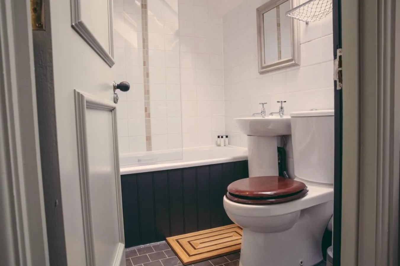 Bathroom in The Curious Pig in the Parlour