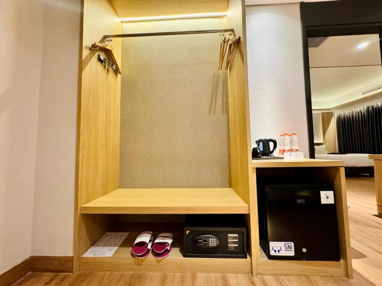 Coffee/tea facilities in Orchardz Hotel Industri Jakarta Kemayoran