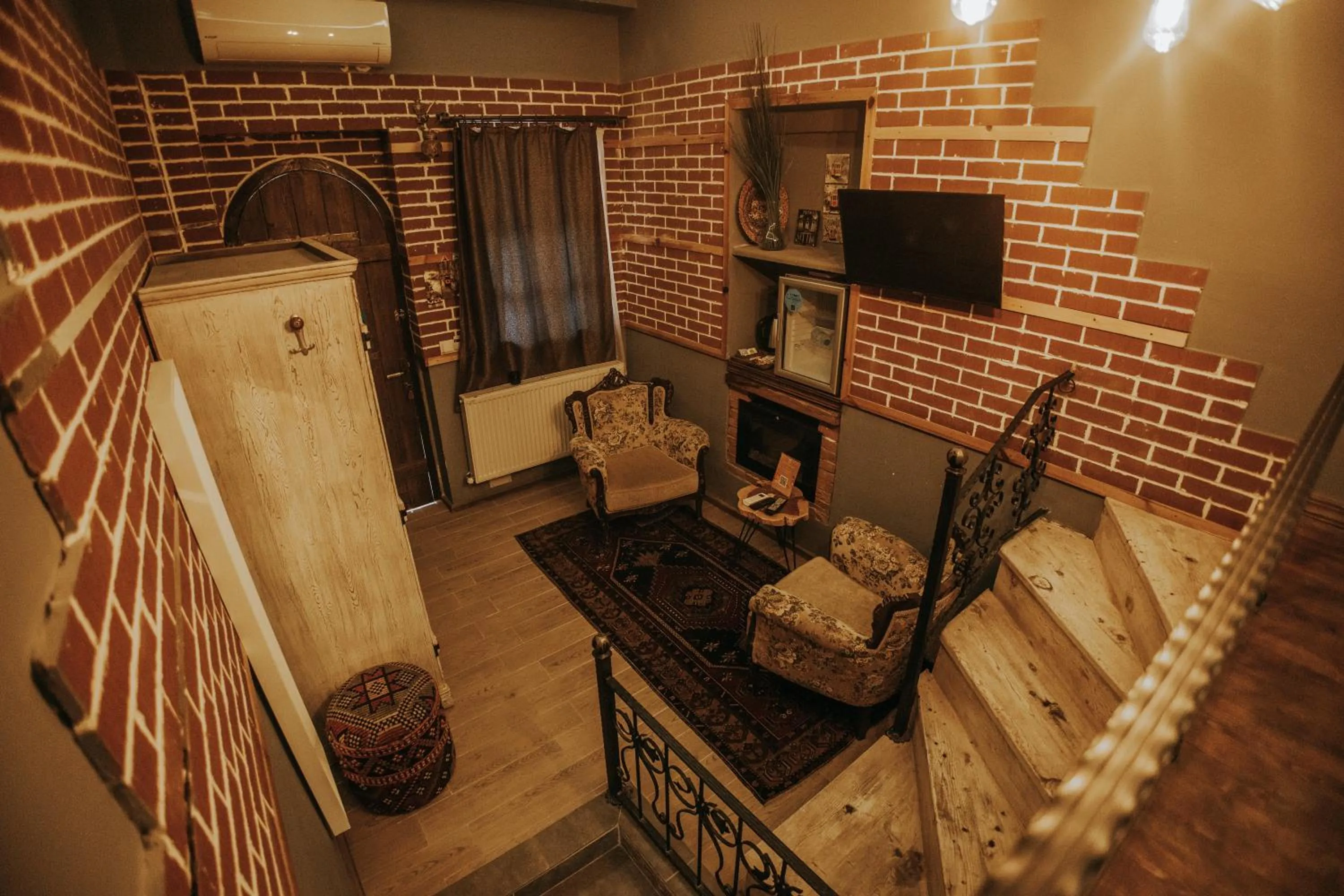 TV and multimedia in Vintage Cave House Hotel