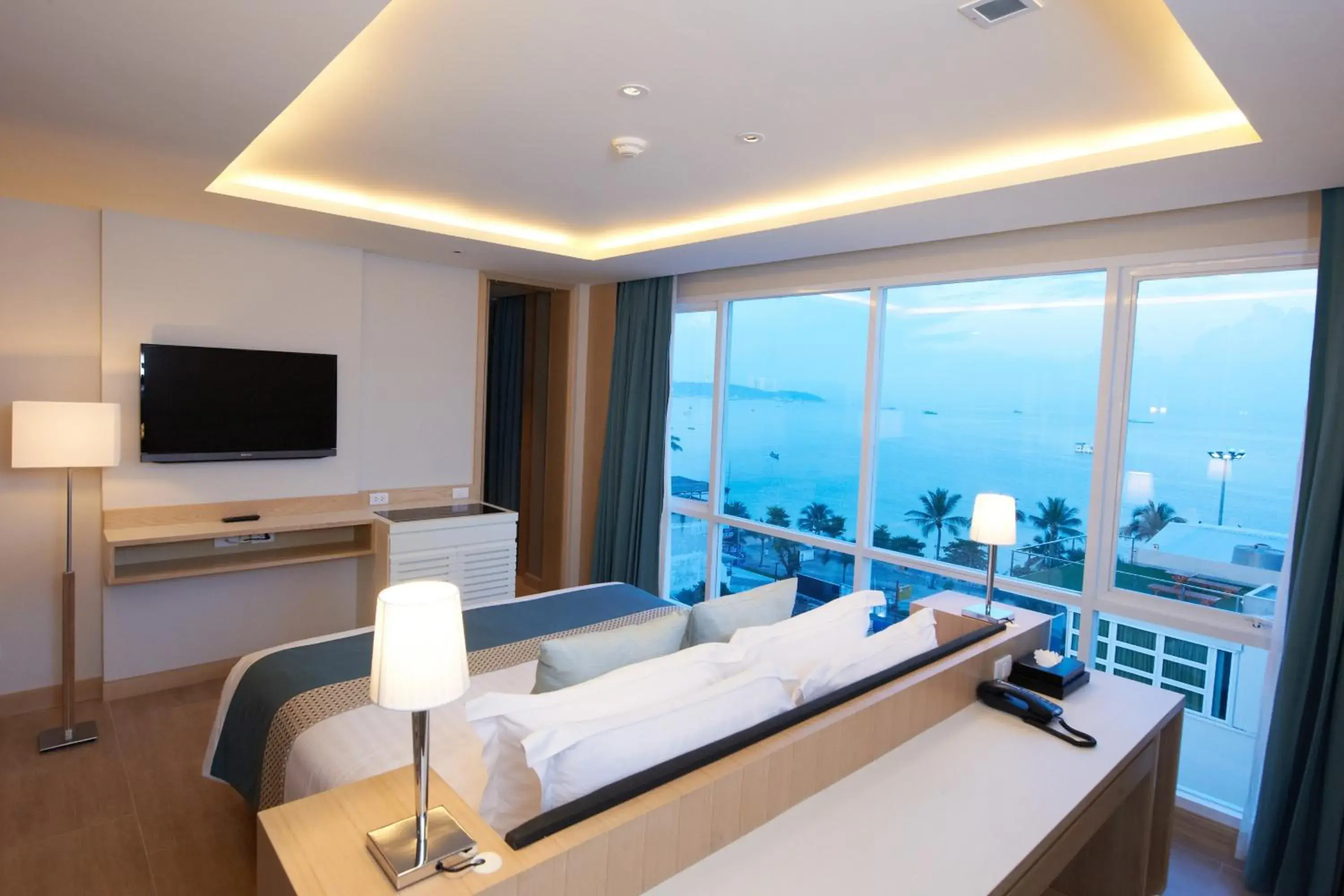 Sea view in Pattaya Sea View Hotel - SHA Extra Plus