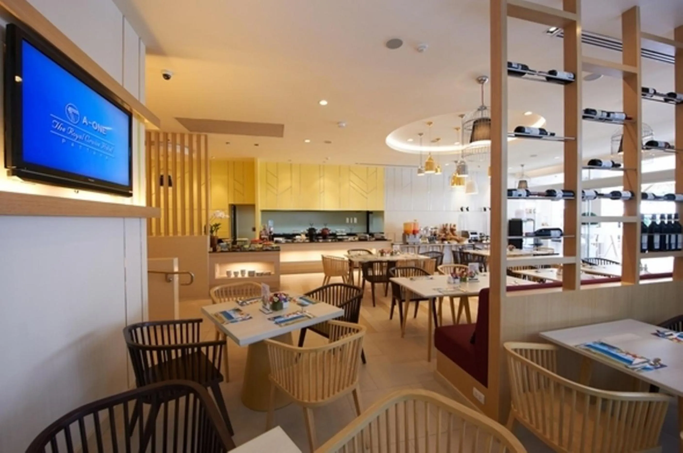 Restaurant/places to eat in Pattaya Sea View Hotel - SHA Extra Plus