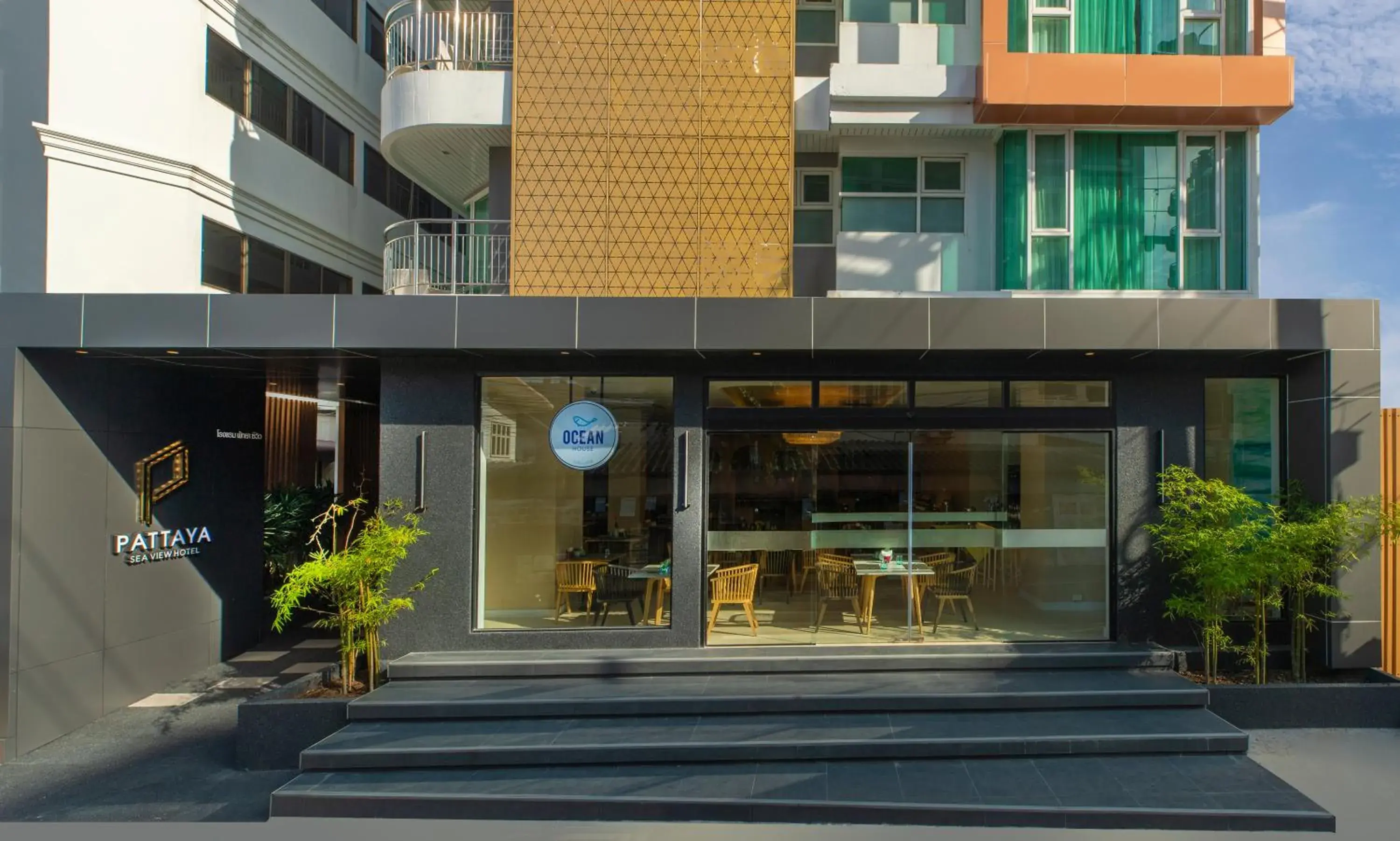 Facade/entrance in Pattaya Sea View Hotel - SHA Extra Plus