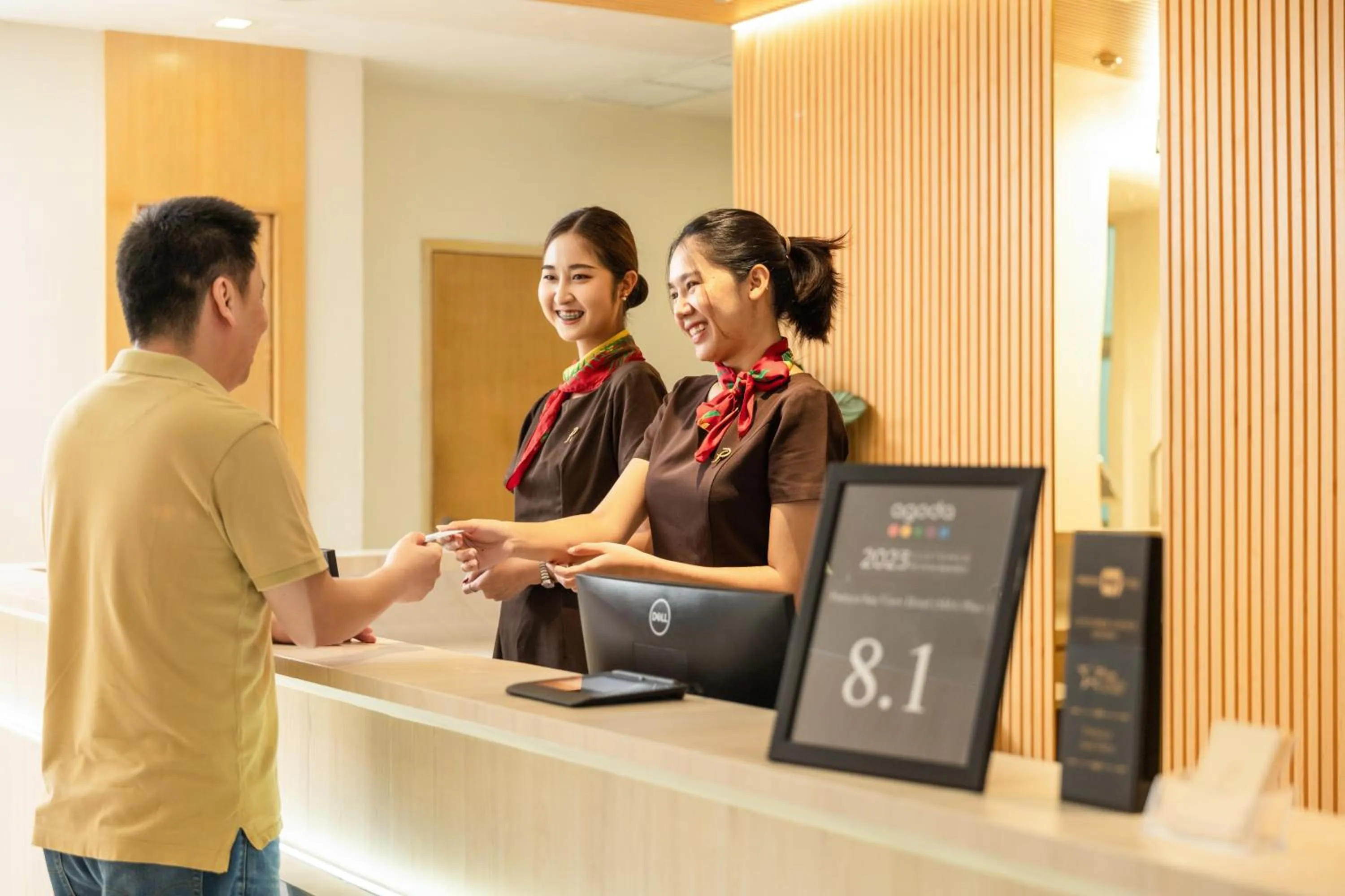 Lobby or reception in Pattaya Sea View Hotel - SHA Extra Plus