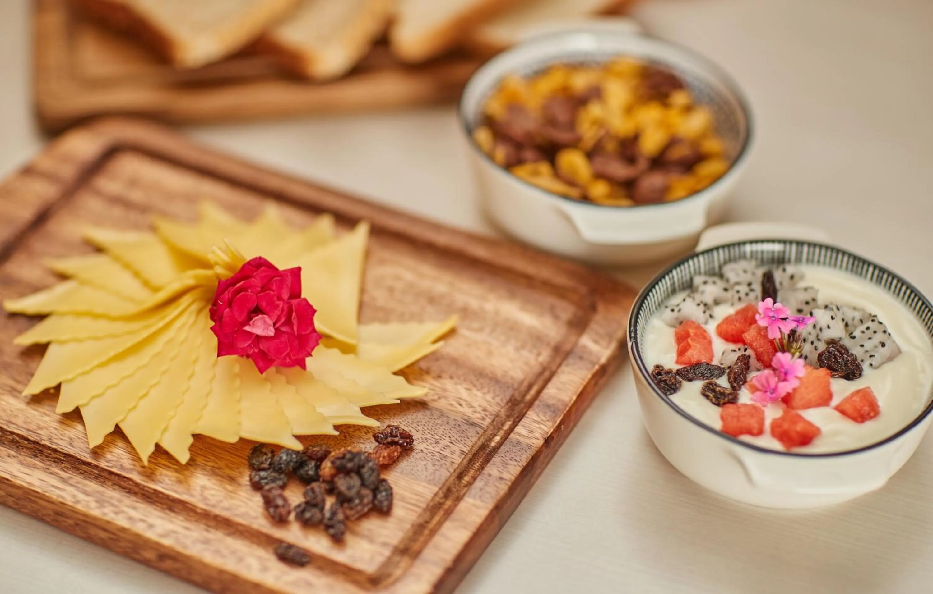 Food and drinks in Pattaya Sea View Hotel - SHA Extra Plus