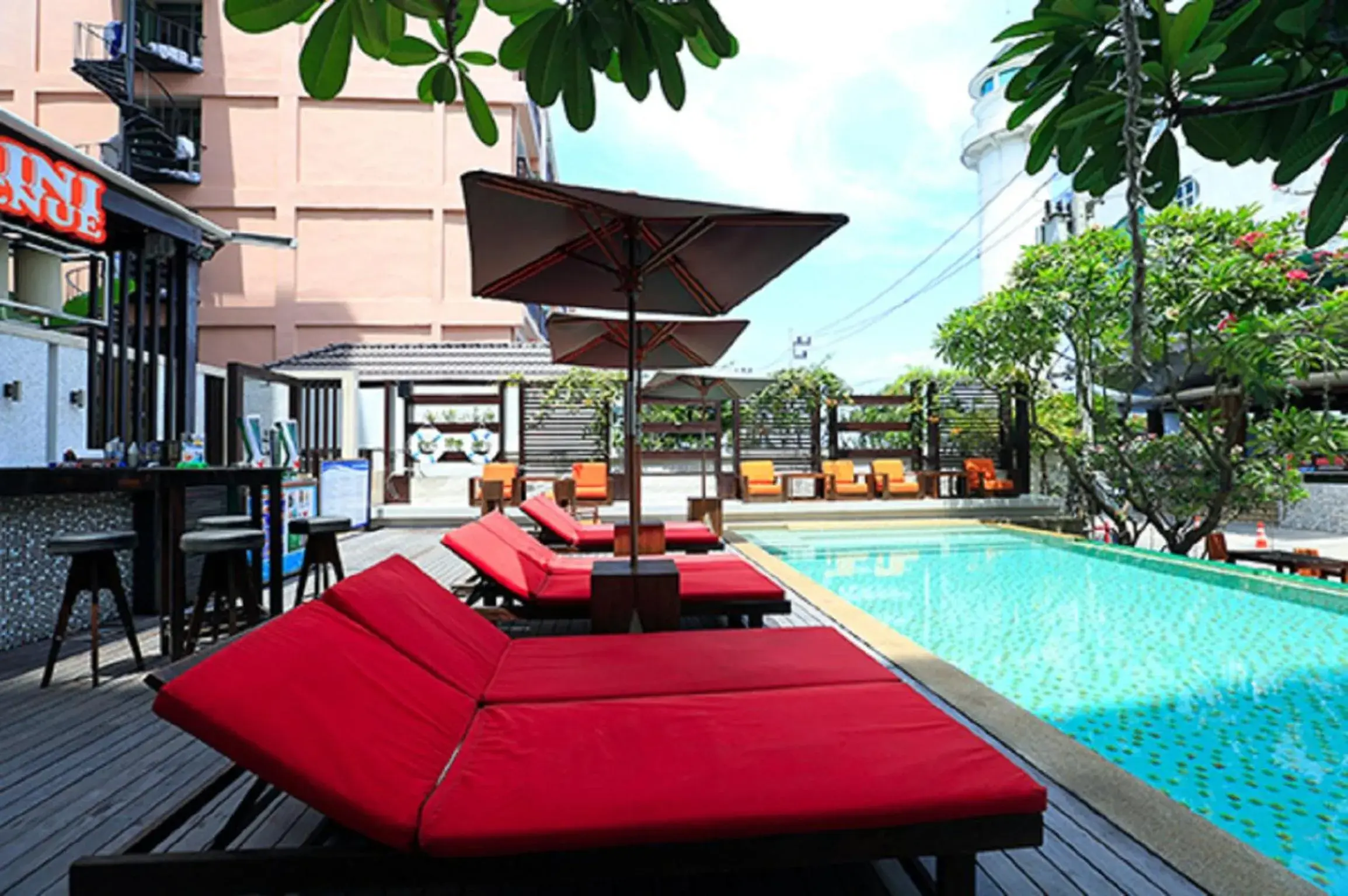 Balcony/Terrace, Swimming Pool in Pattaya Sea View Hotel - SHA Extra Plus