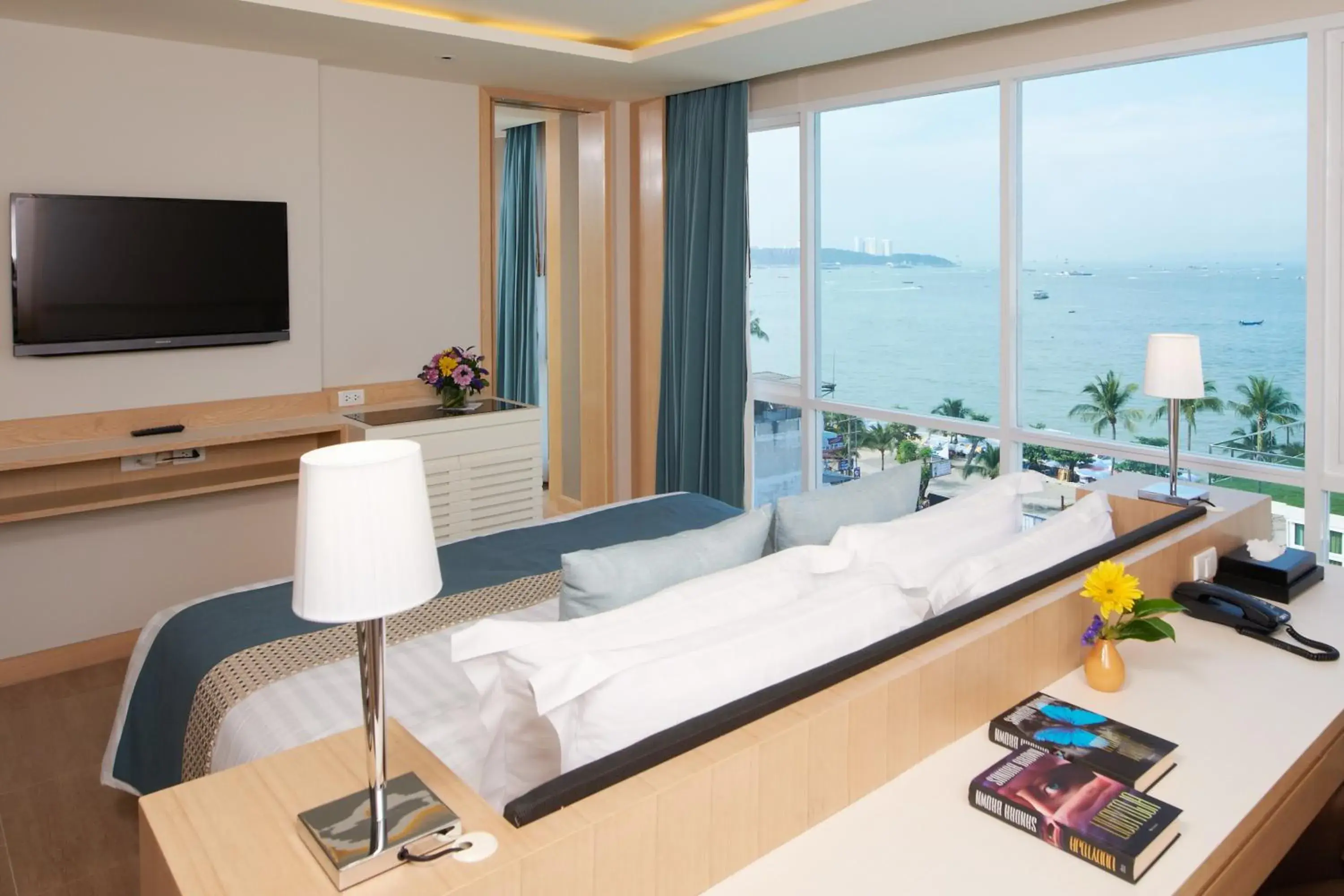 Bedroom in Pattaya Sea View Hotel - SHA Extra Plus