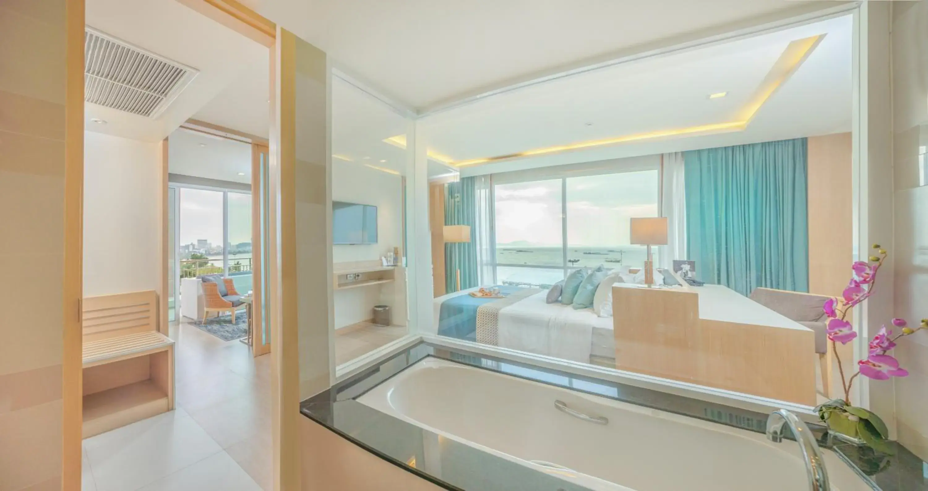 Bathroom in Pattaya Sea View Hotel - SHA Extra Plus